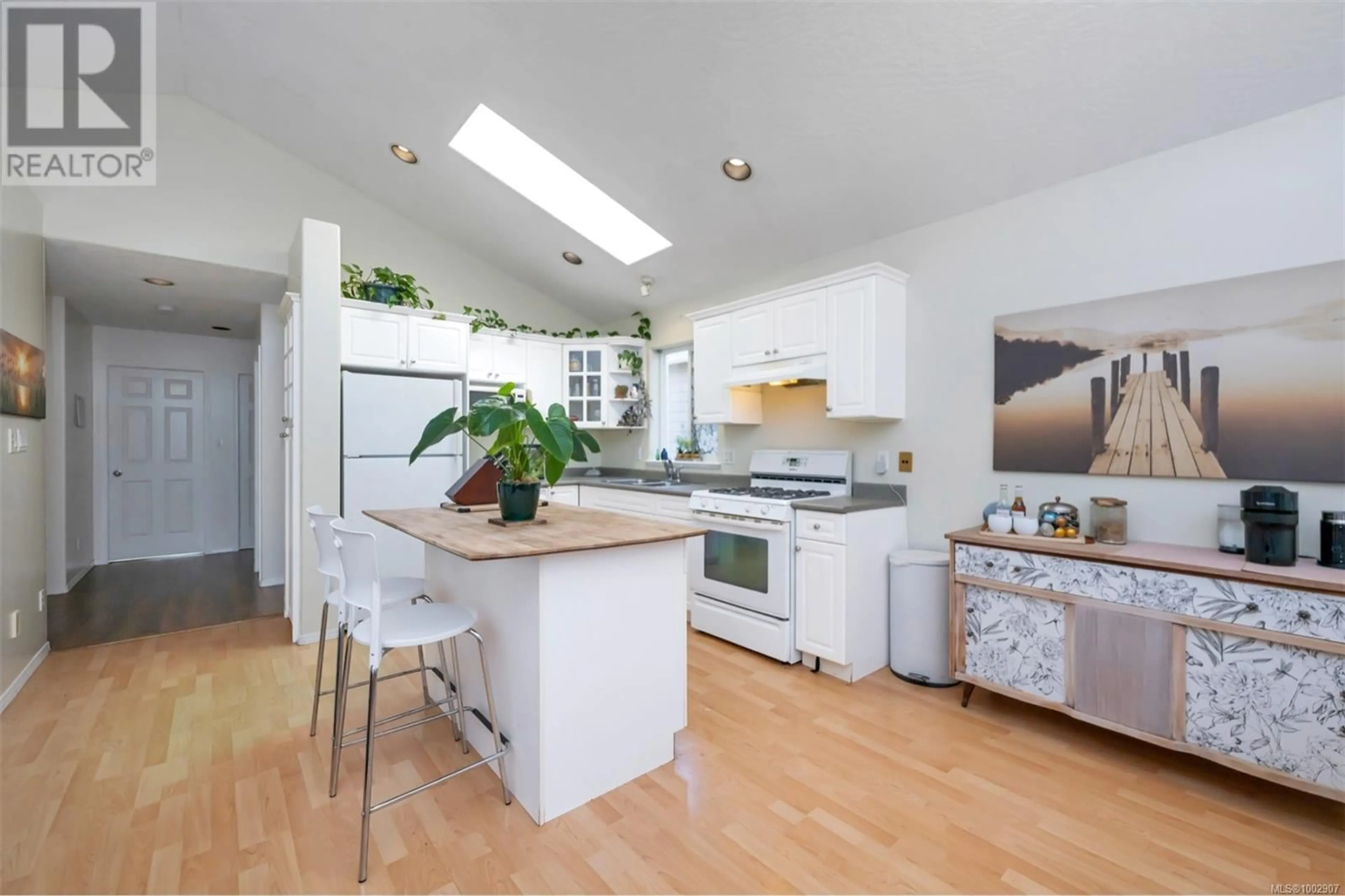 Open concept kitchen, unknown for 2336 HOYLAKE CRESCENT, Langford British Columbia V9B6K5