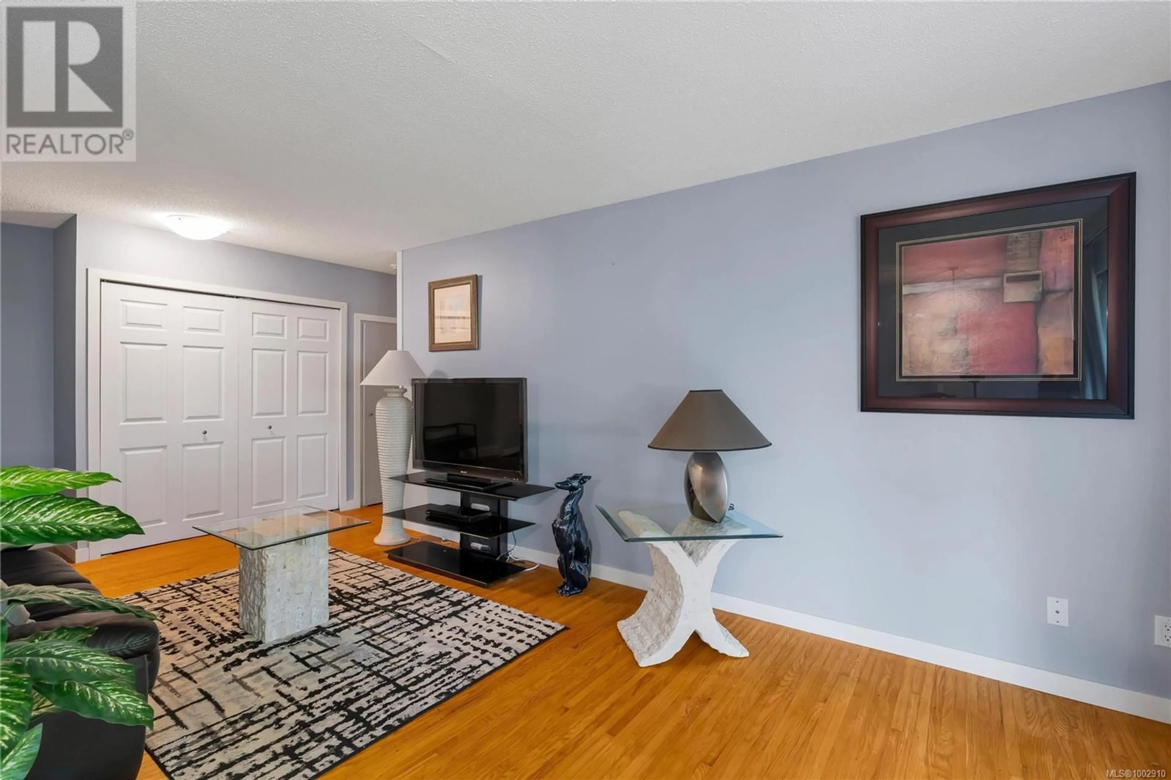 Living room with furniture, wood/laminate floor for 103 - 241 MCKINSTRY ROAD, Duncan British Columbia V9L3L3