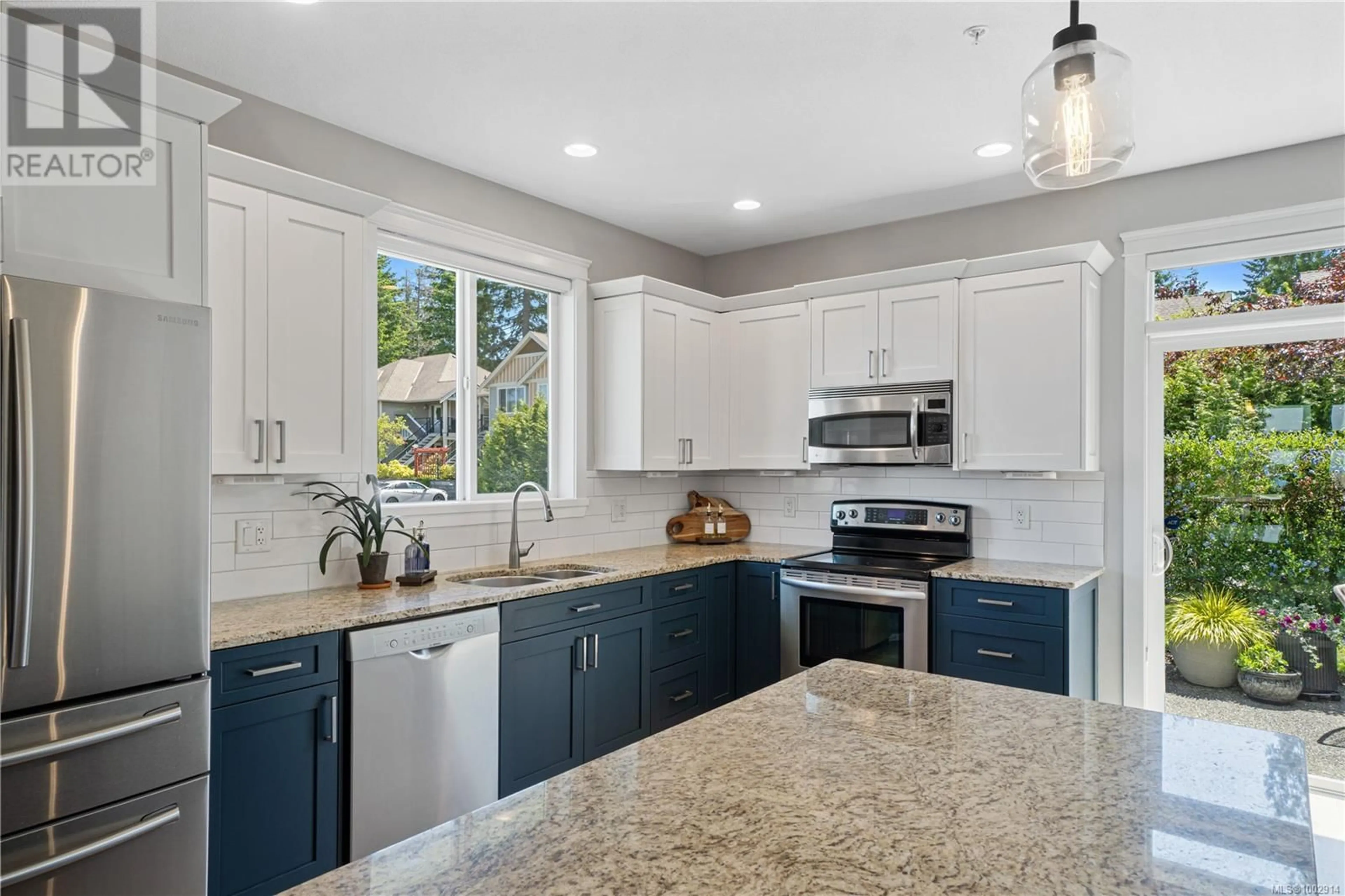 Open concept kitchen, ceramic/tile floor for 6161 ARLIN PLACE, Nanaimo British Columbia V9T0A2