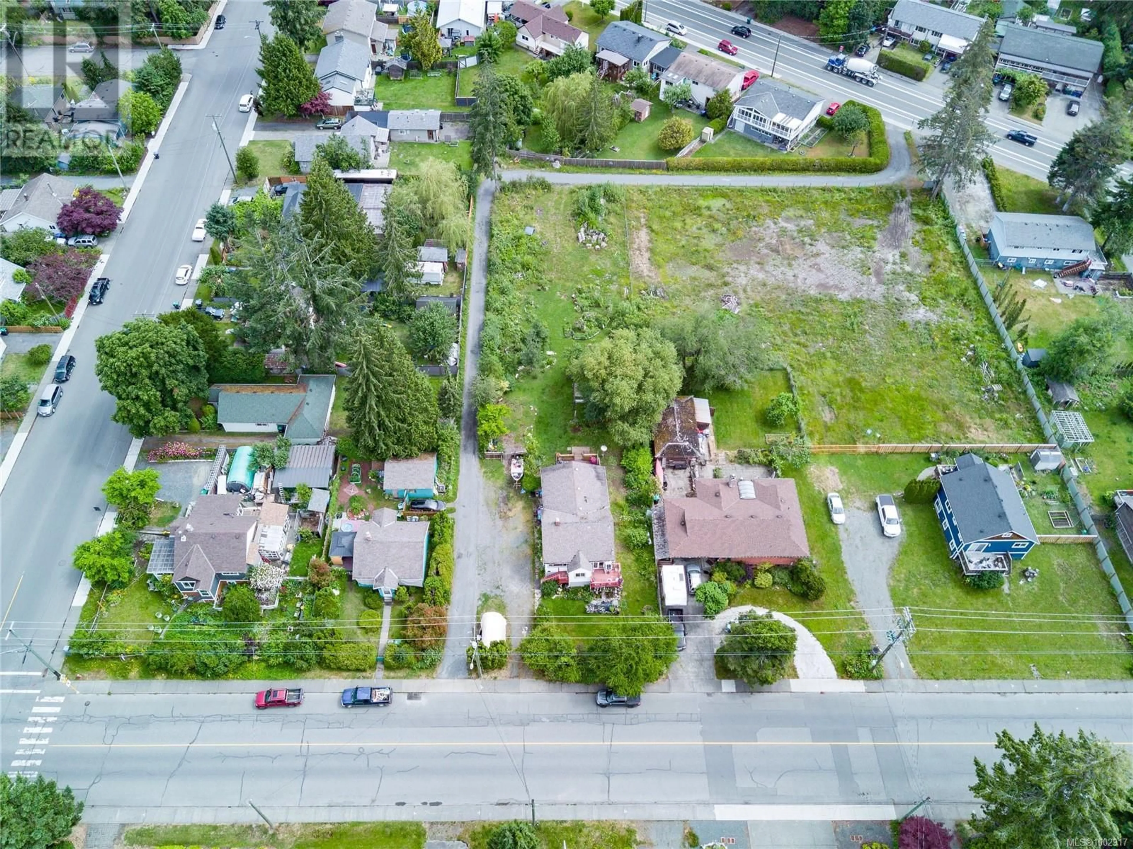 A pic from outside/outdoor area/front of a property/back of a property/a pic from drone, street for 1530 WILLEMAR AVENUE, Courtenay British Columbia V9N3M3