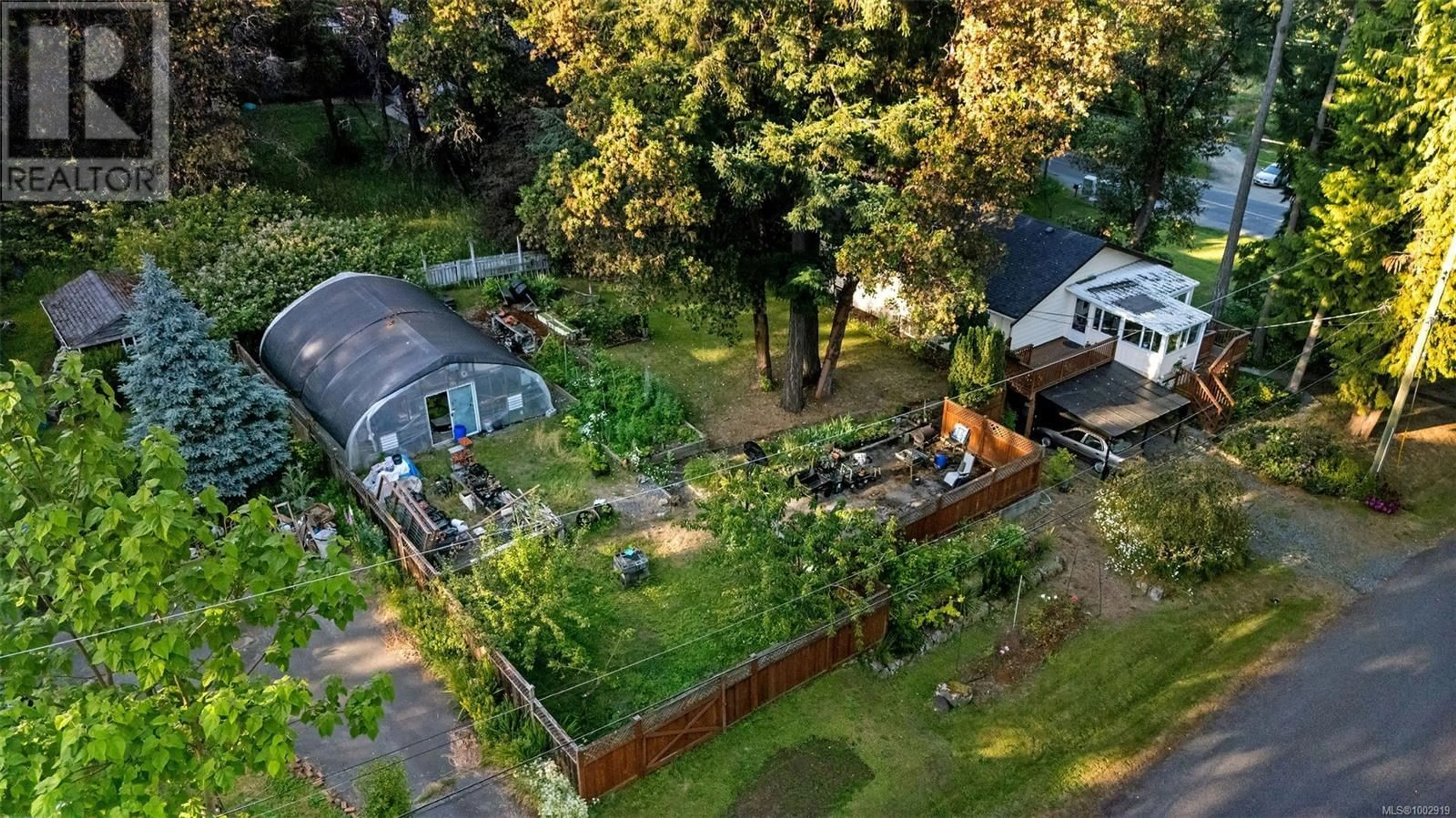A pic from outside/outdoor area/front of a property/back of a property/a pic from drone, unknown for 6374 OLDFIELD ROAD, Central Saanich British Columbia V8X3X1