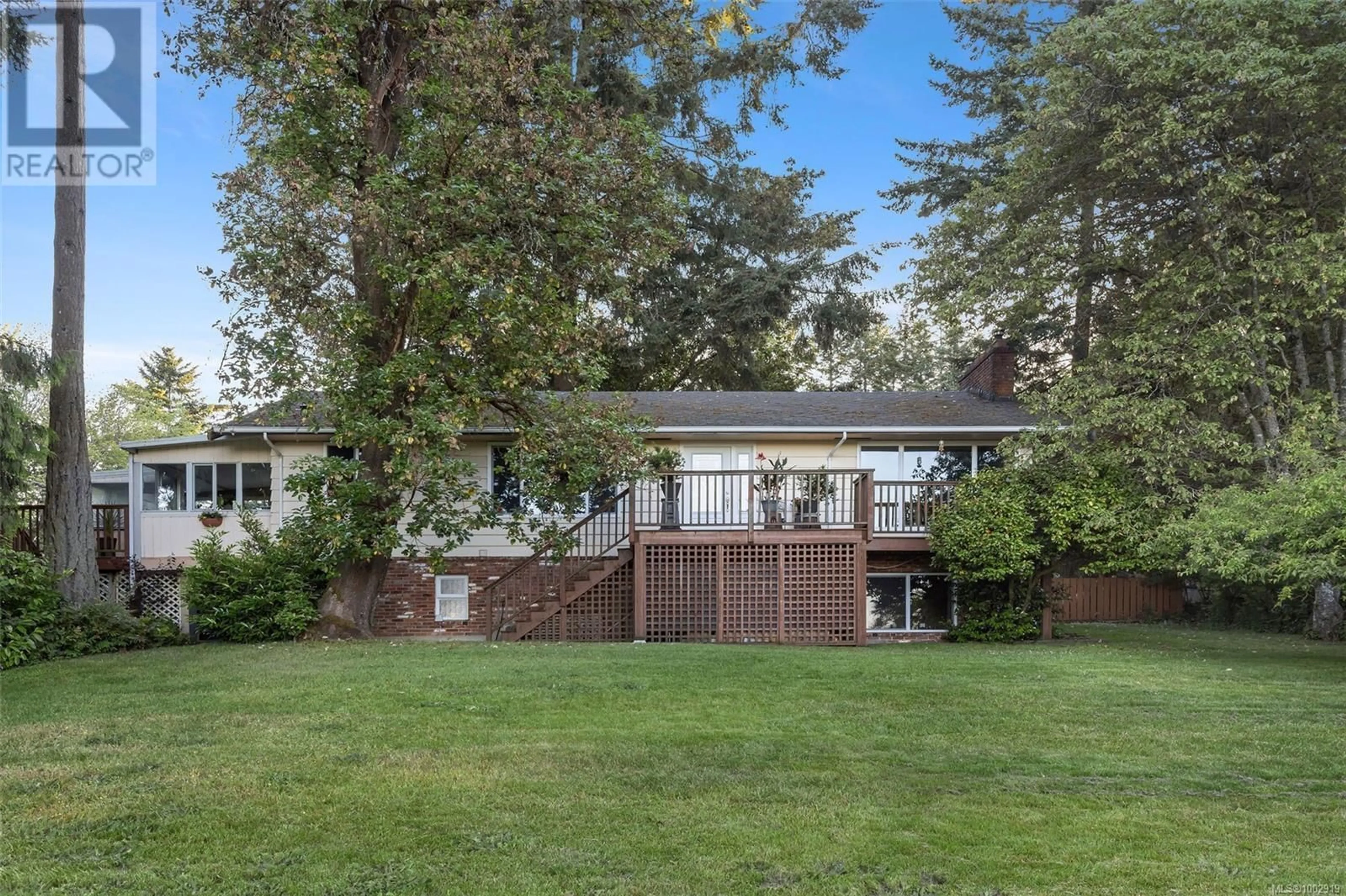A pic from outside/outdoor area/front of a property/back of a property/a pic from drone, unknown for 6374 OLDFIELD ROAD, Central Saanich British Columbia V8X3X1