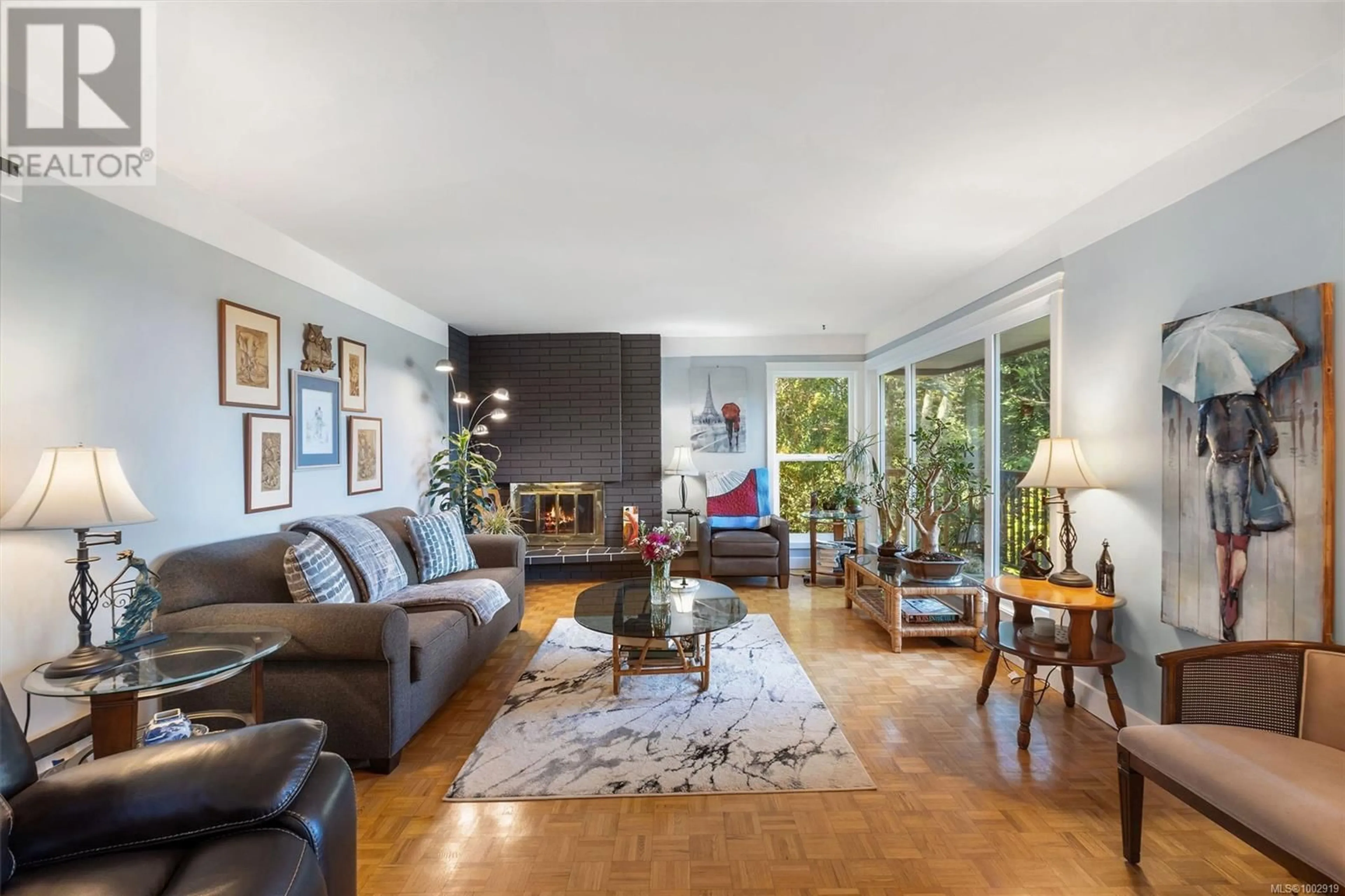 Living room with furniture, unknown for 6374 OLDFIELD ROAD, Central Saanich British Columbia V8X3X1