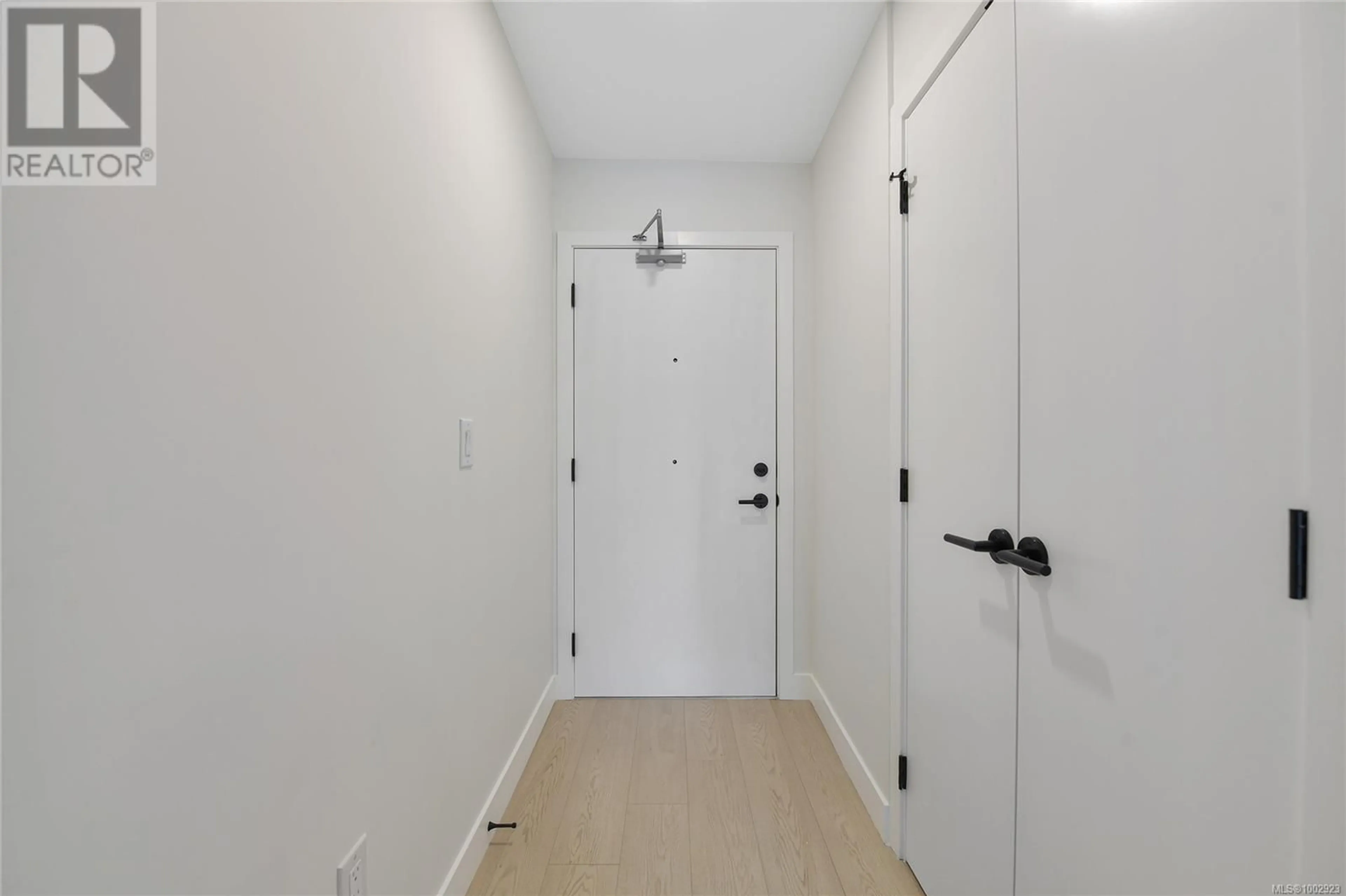 Indoor entryway for 409 - 2629 MILLSTREAM ROAD, Langford British Columbia V9B3R8