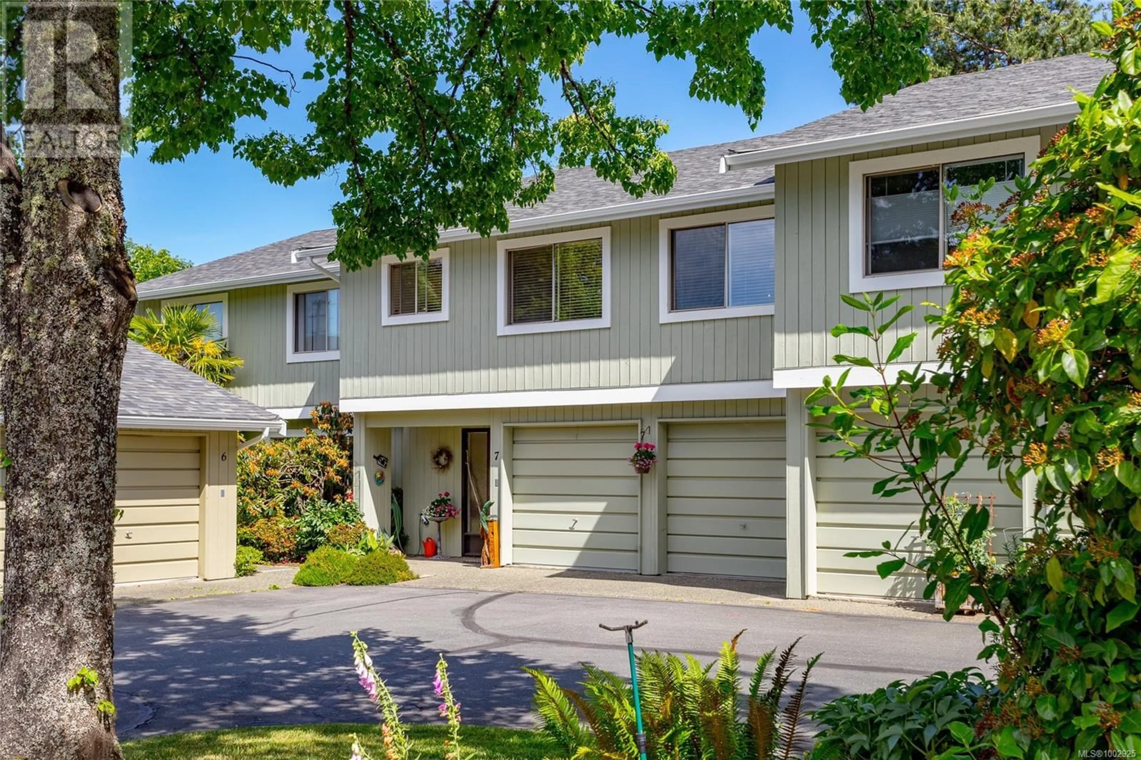 Home with vinyl exterior material, street for 7 - 2020 WHITE BIRCH ROAD, Sidney British Columbia V8L2R1
