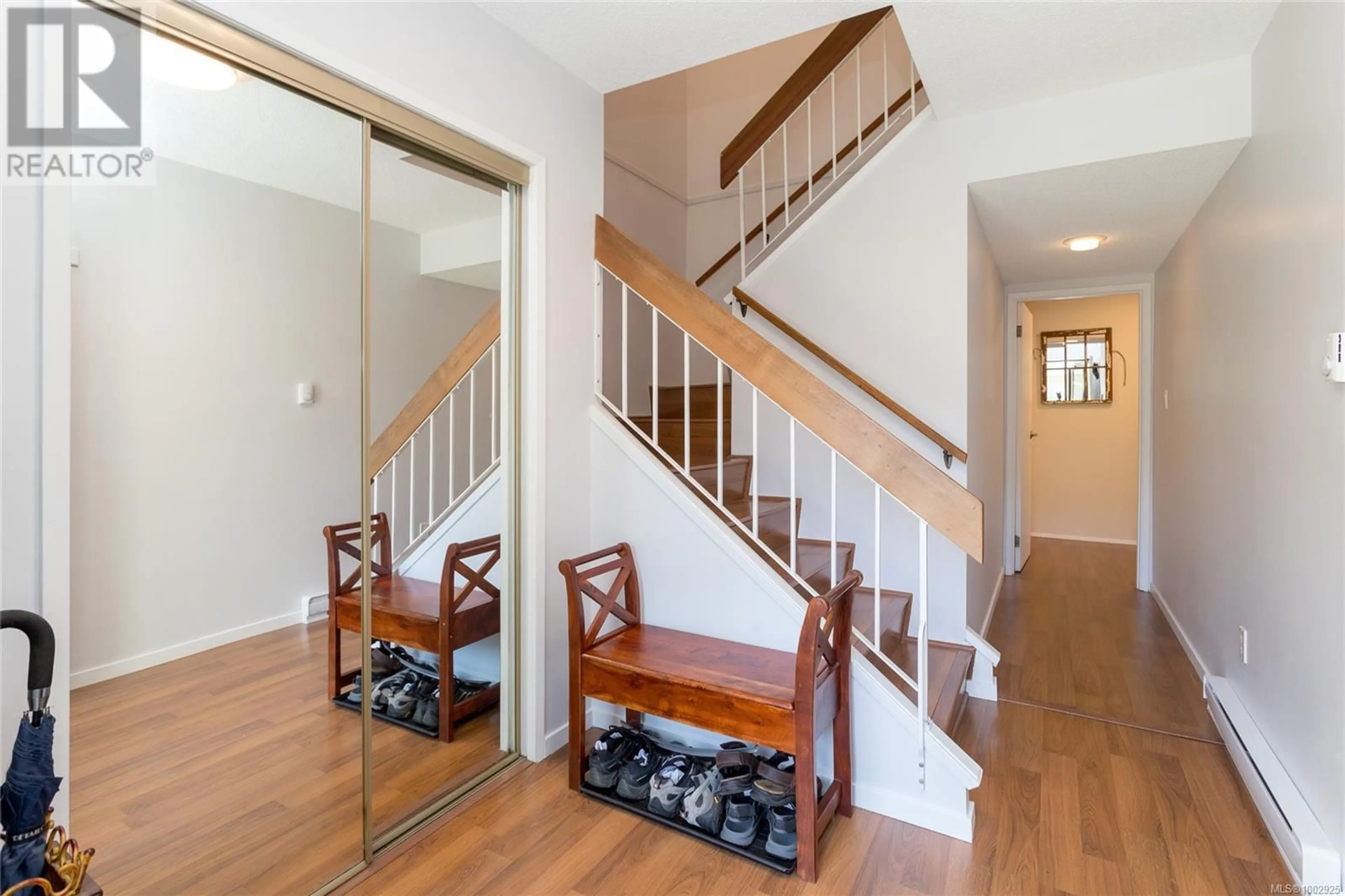 Indoor entryway for 7 - 2020 WHITE BIRCH ROAD, Sidney British Columbia V8L2R1