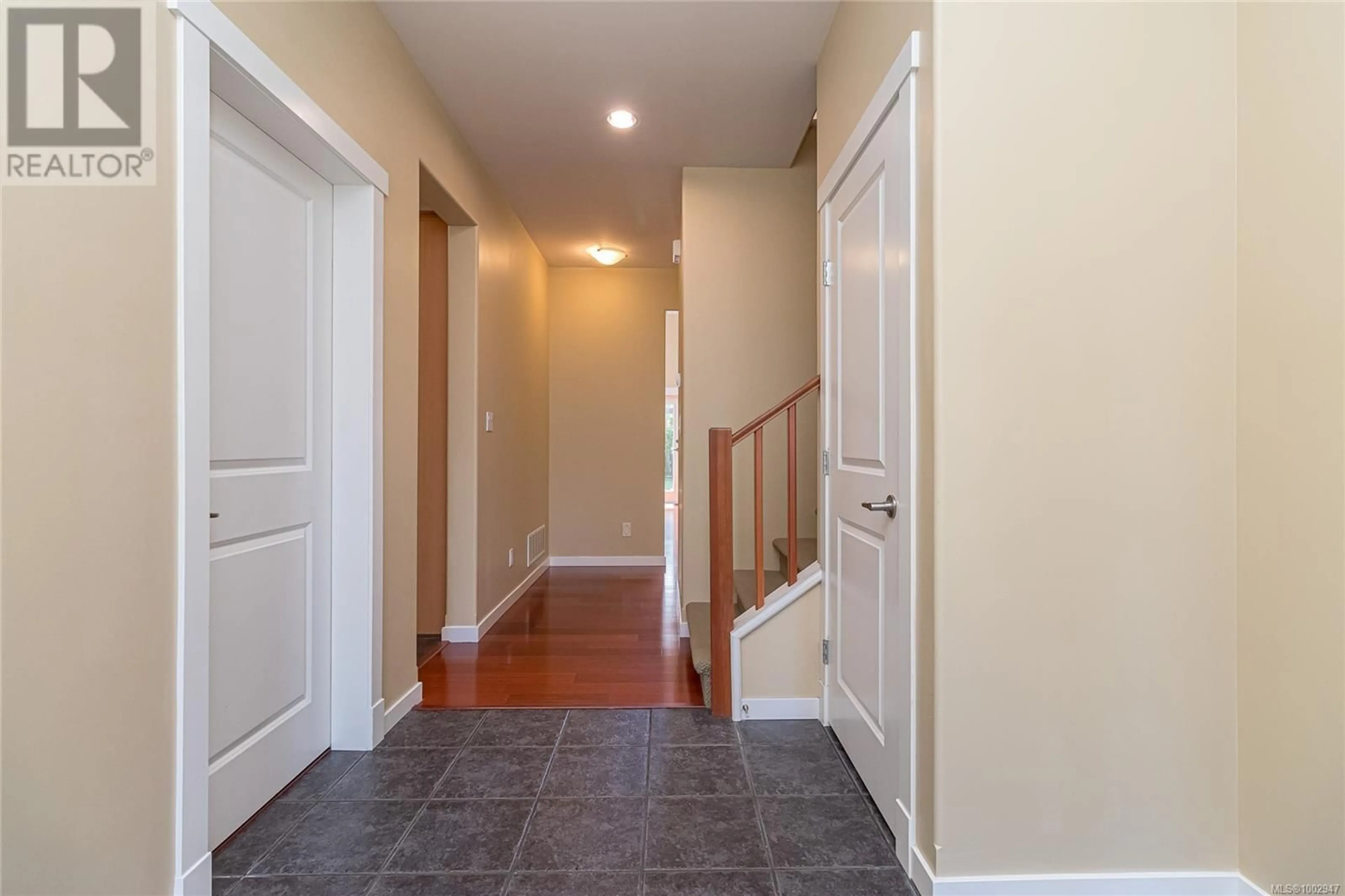 Indoor entryway for 2211 GRADUATION PLACE, Saanich British Columbia V8N6N3
