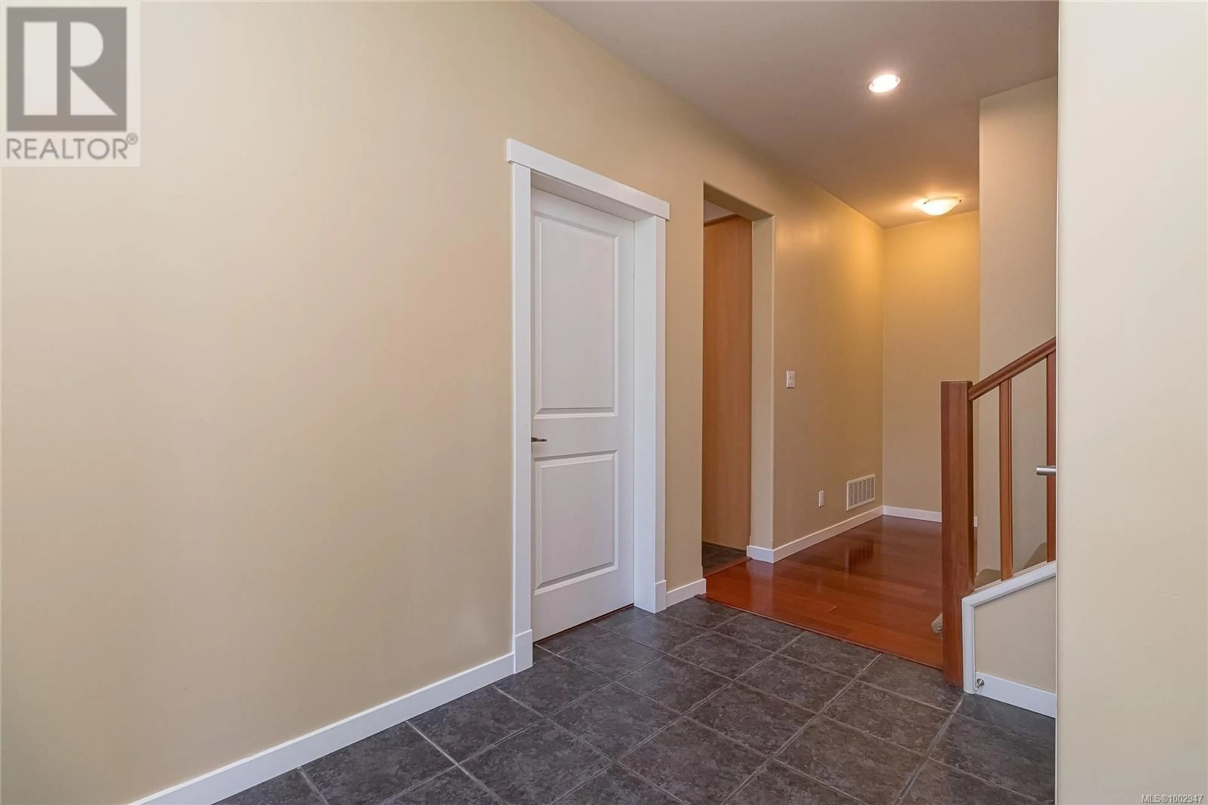 Indoor entryway for 2211 GRADUATION PLACE, Saanich British Columbia V8N6N3