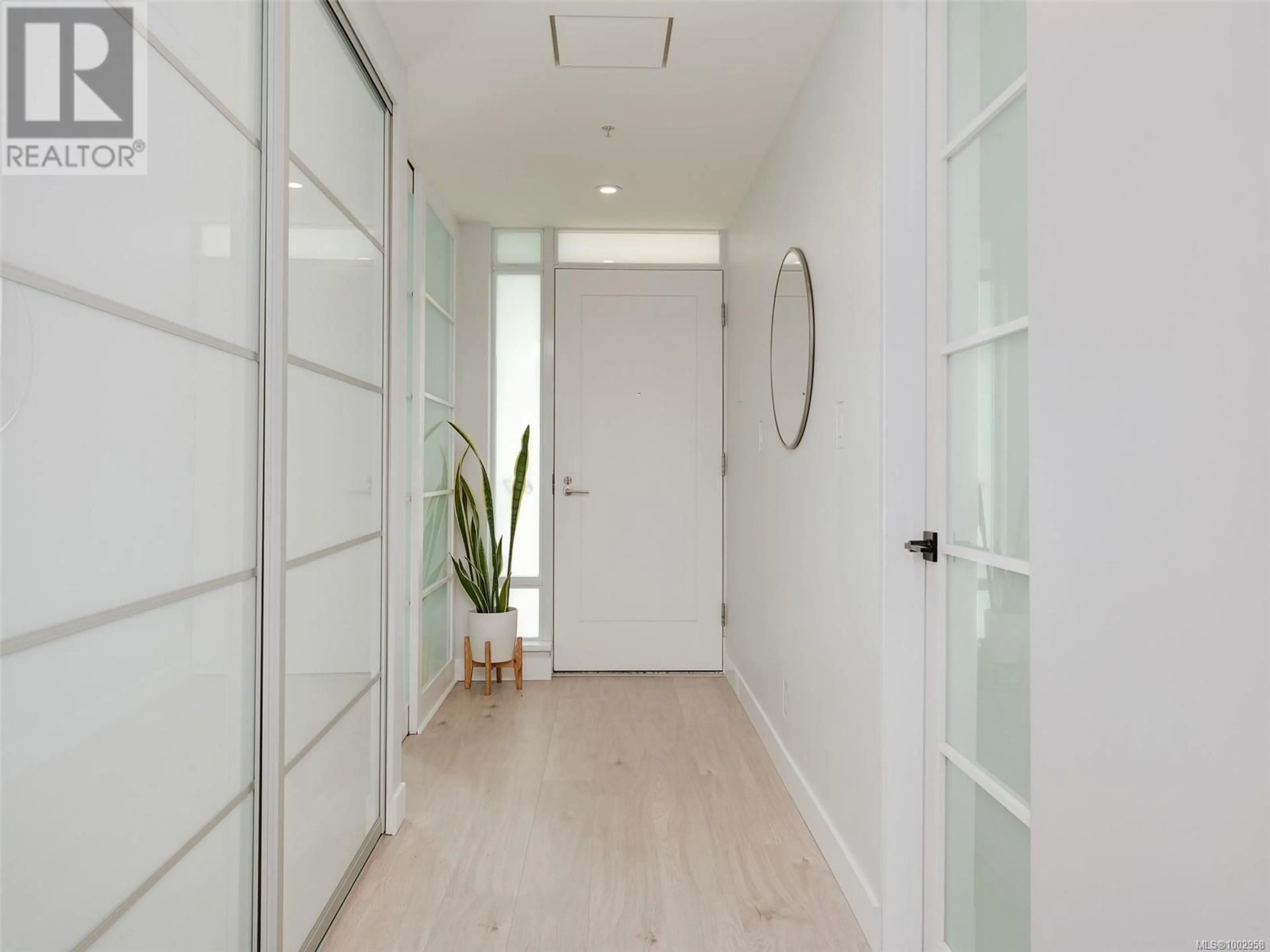 Indoor entryway for 617 - 68 SONGHEES ROAD, Victoria British Columbia V9A0A3