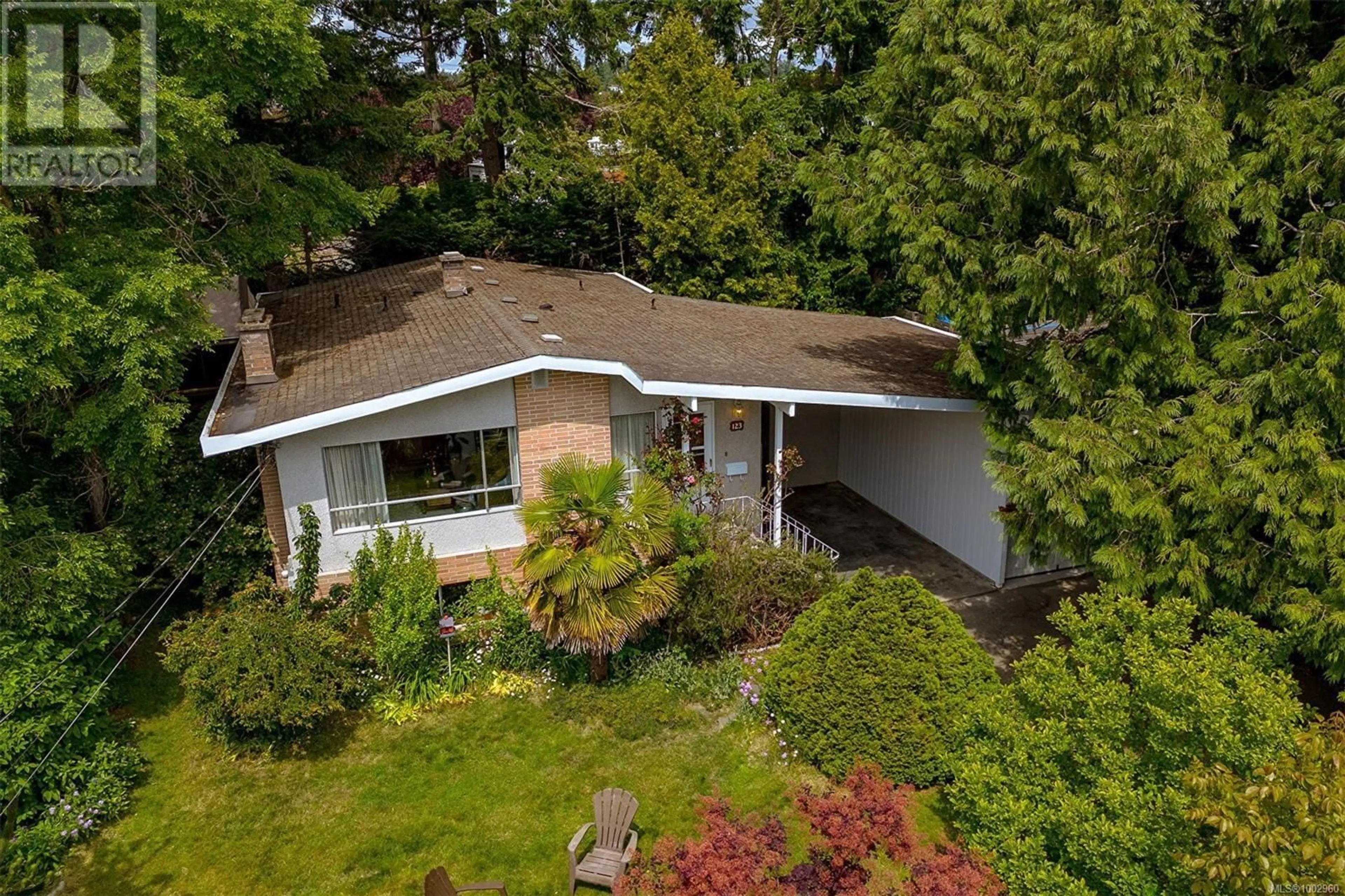 A pic from outside/outdoor area/front of a property/back of a property/a pic from drone, street for 123 BURNETT ROAD, View Royal British Columbia V9B5X8