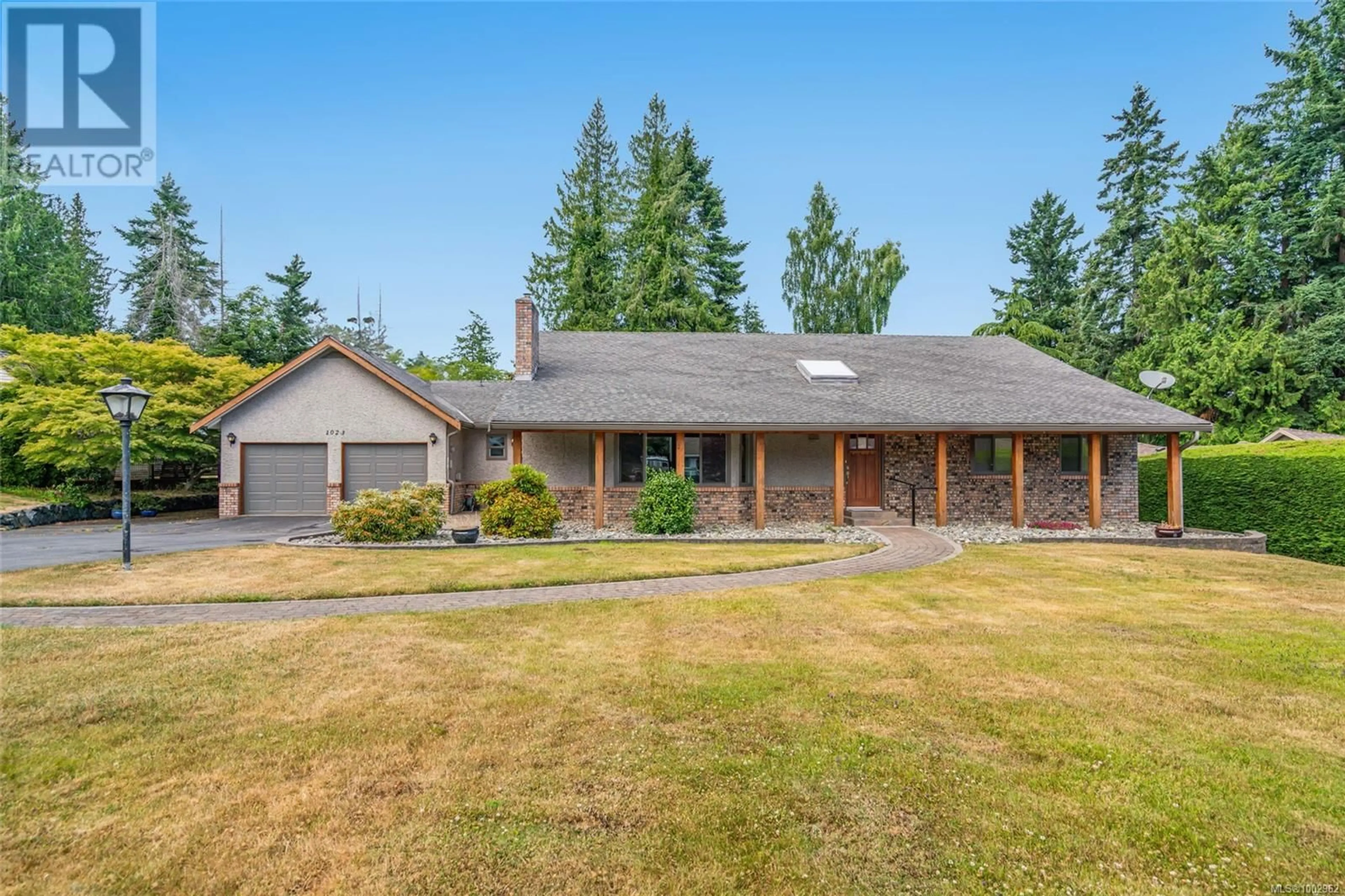 A pic from outside/outdoor area/front of a property/back of a property/a pic from drone, unknown for 1023 HARLEQUIN ROAD, Qualicum Beach British Columbia V9K1E2