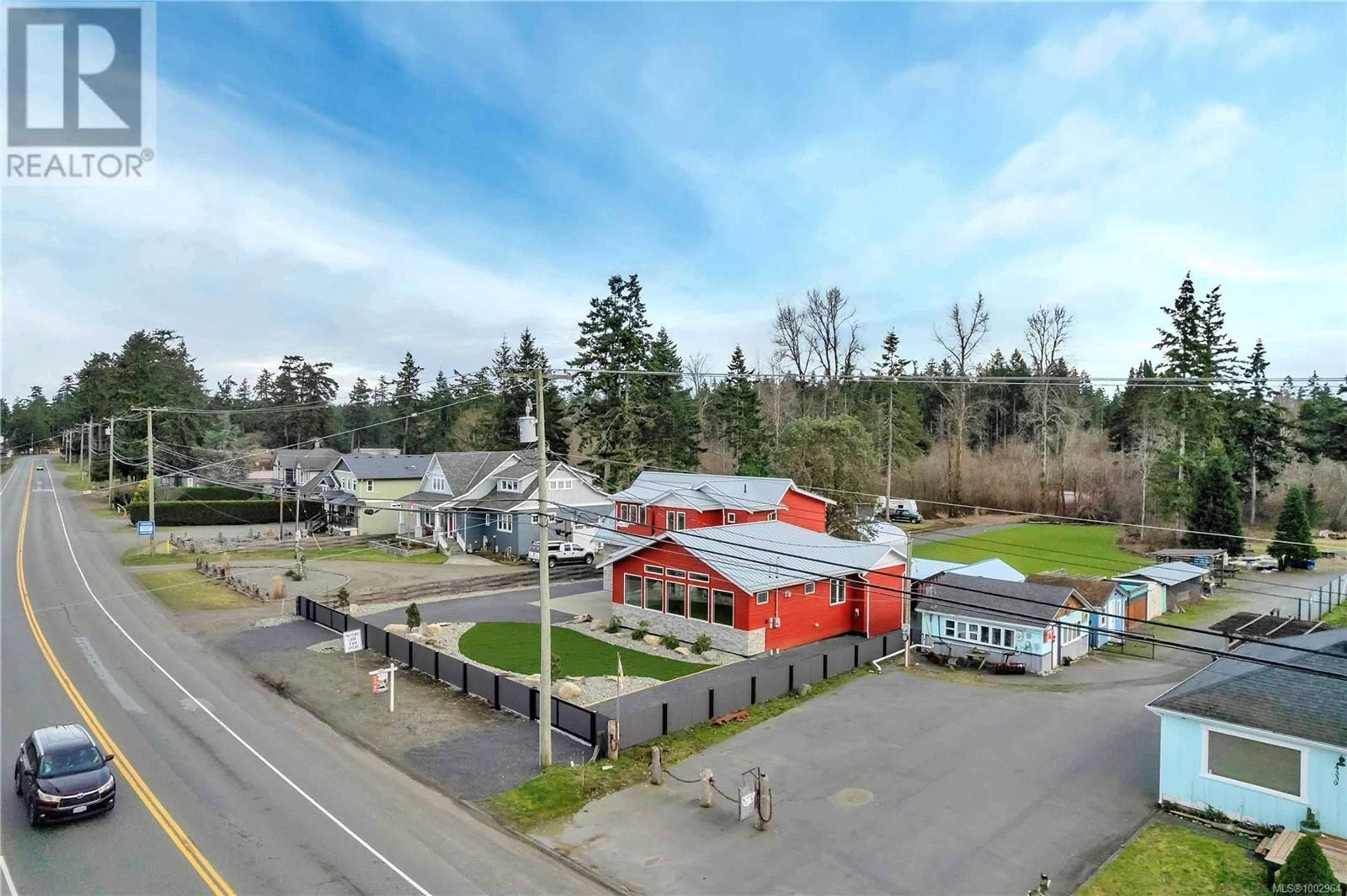 A pic from outside/outdoor area/front of a property/back of a property/a pic from drone, street for 4341 ISLAND HIGHWAY SOUTH, Campbell River British Columbia V9H1B7