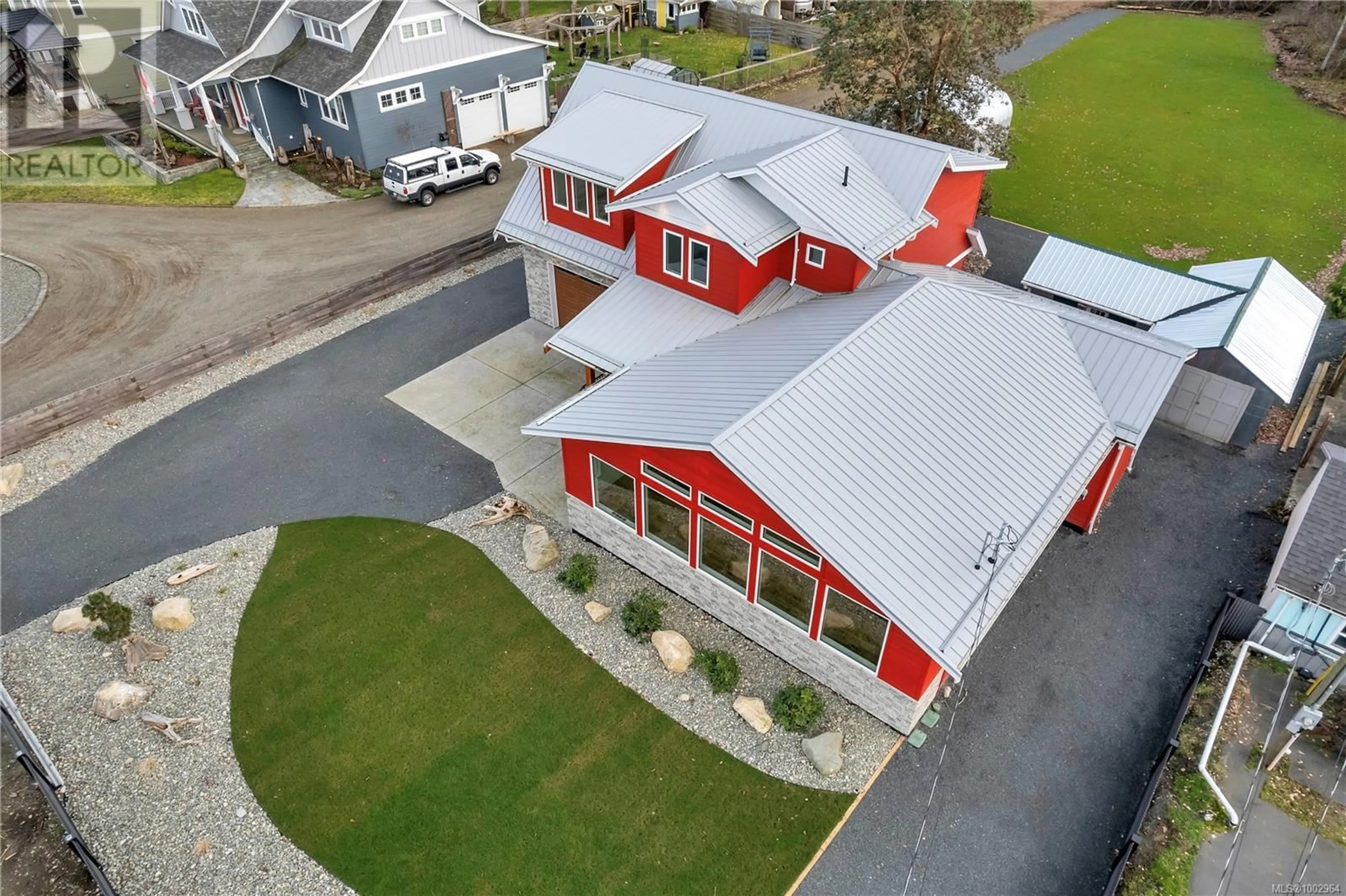 A pic from outside/outdoor area/front of a property/back of a property/a pic from drone, building for 4341 ISLAND HIGHWAY SOUTH, Campbell River British Columbia V9H1B7