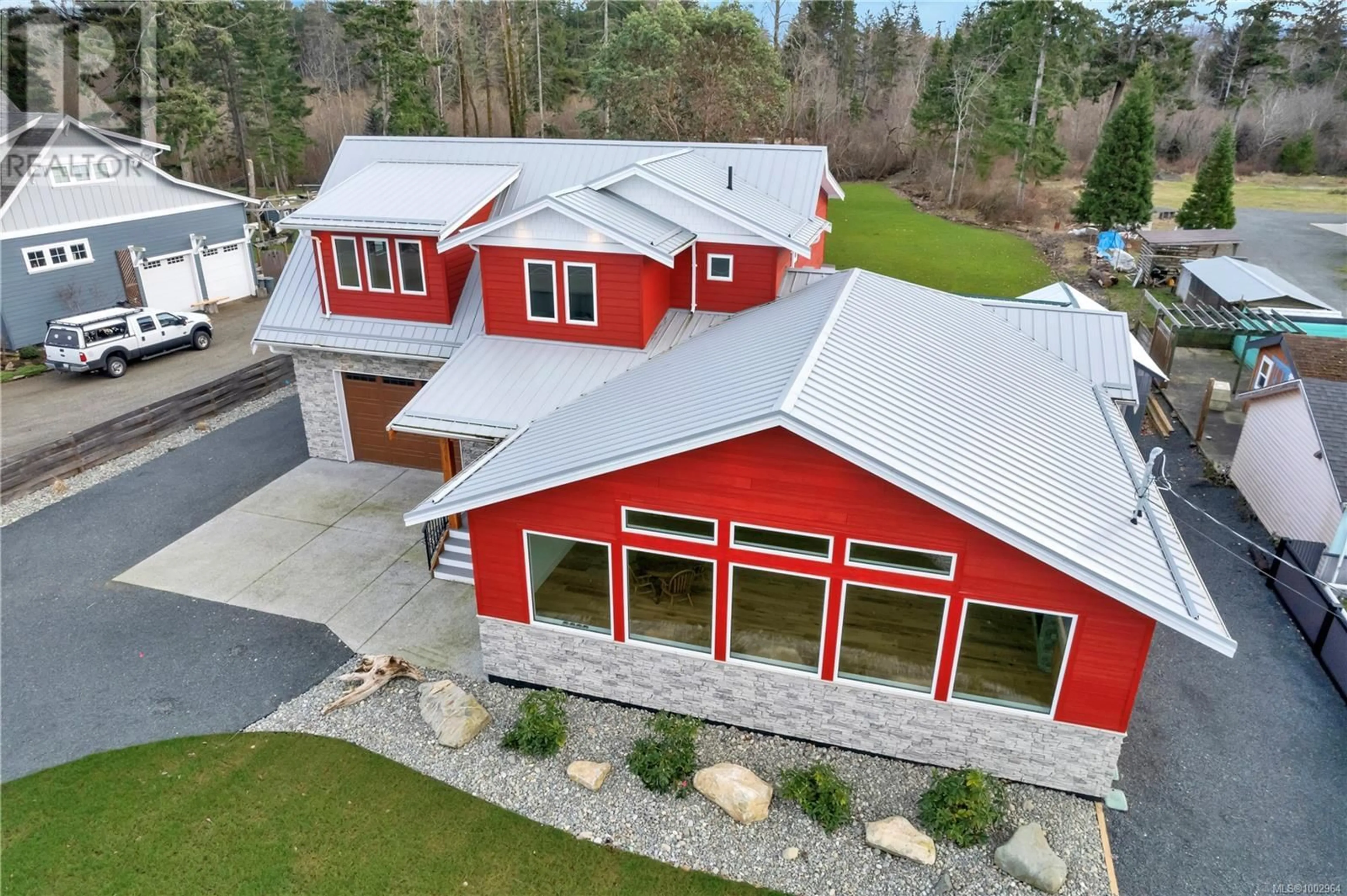 A pic from outside/outdoor area/front of a property/back of a property/a pic from drone, building for 4341 ISLAND HIGHWAY SOUTH, Campbell River British Columbia V9H1B7