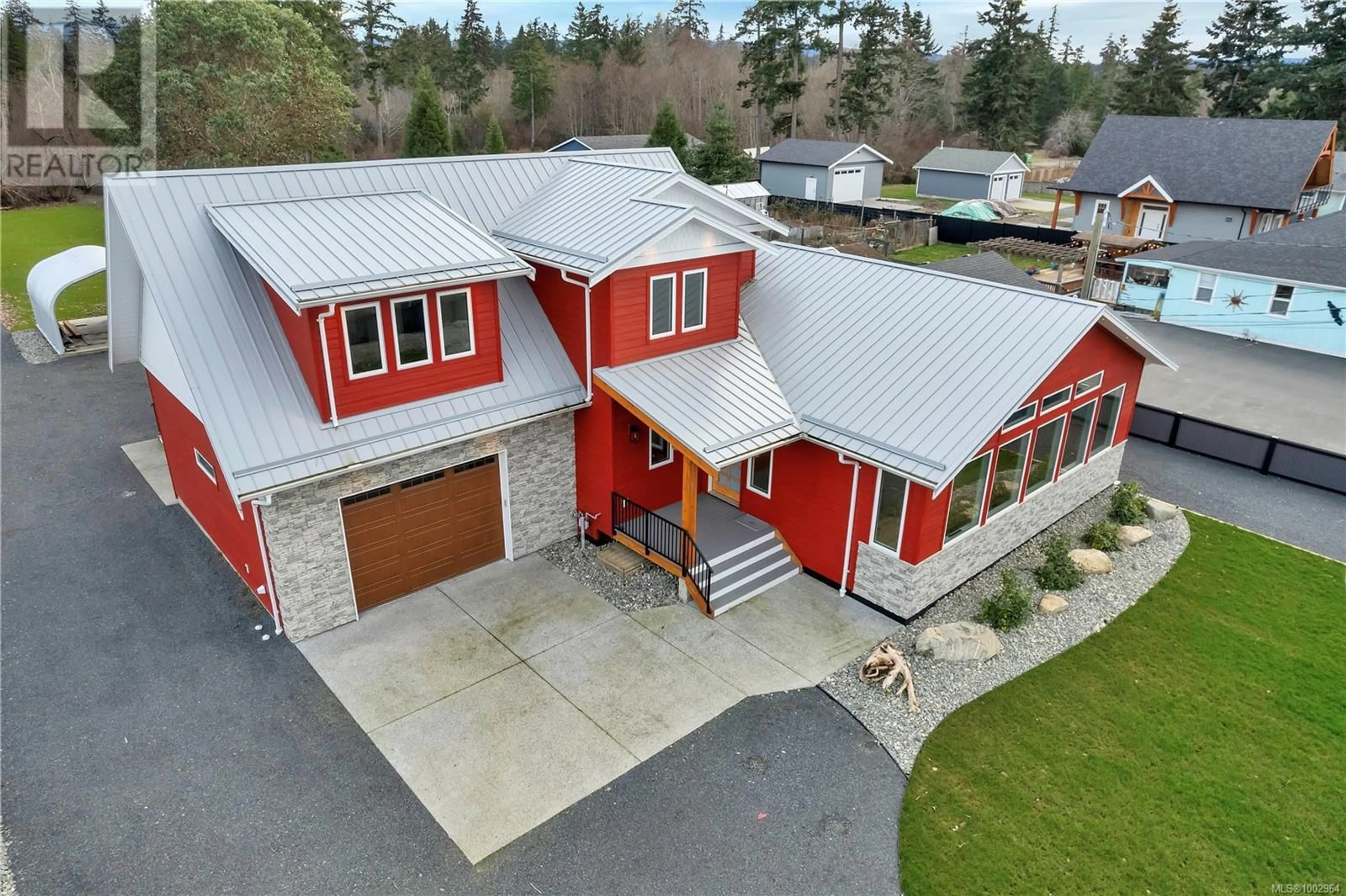 A pic from outside/outdoor area/front of a property/back of a property/a pic from drone, street for 4341 ISLAND HIGHWAY SOUTH, Campbell River British Columbia V9H1B7