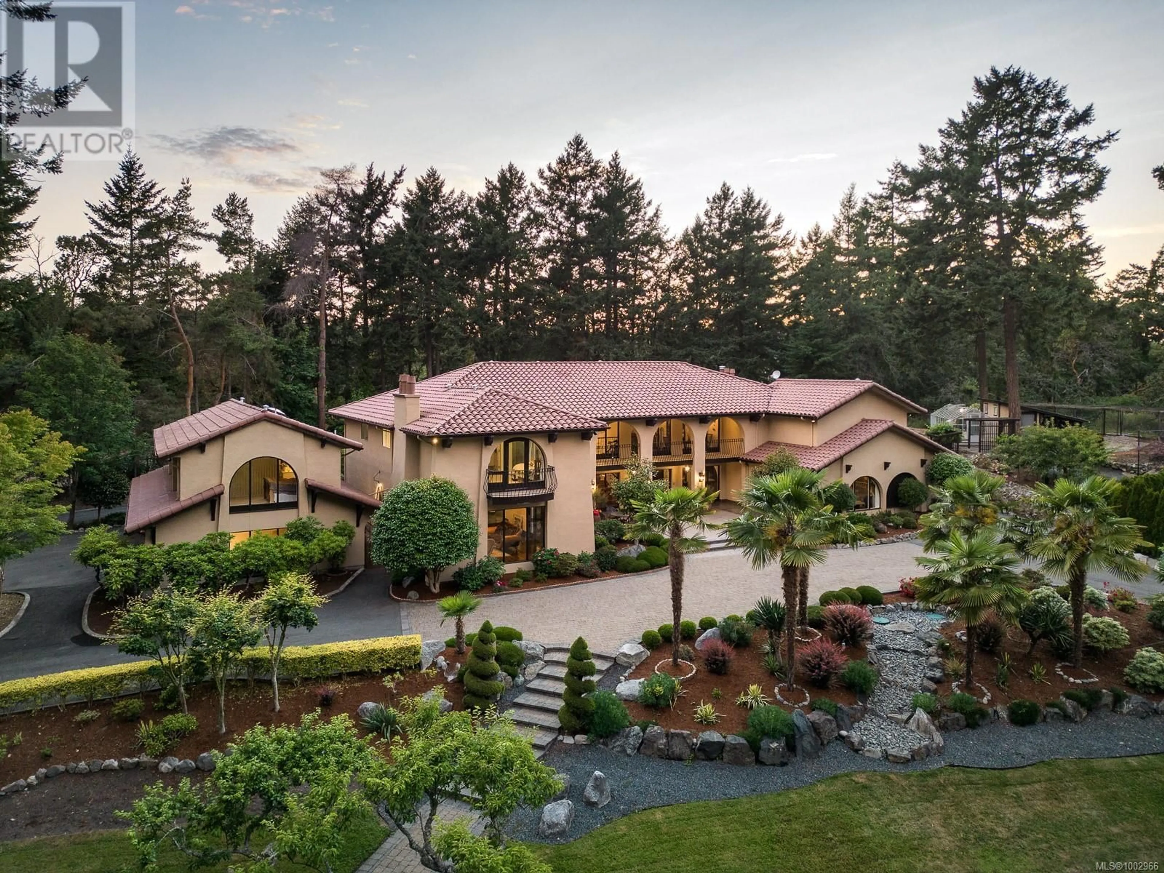 A pic from outside/outdoor area/front of a property/back of a property/a pic from drone, unknown for 2495 SHANNON PLACE, Saanich British Columbia V8N1X2