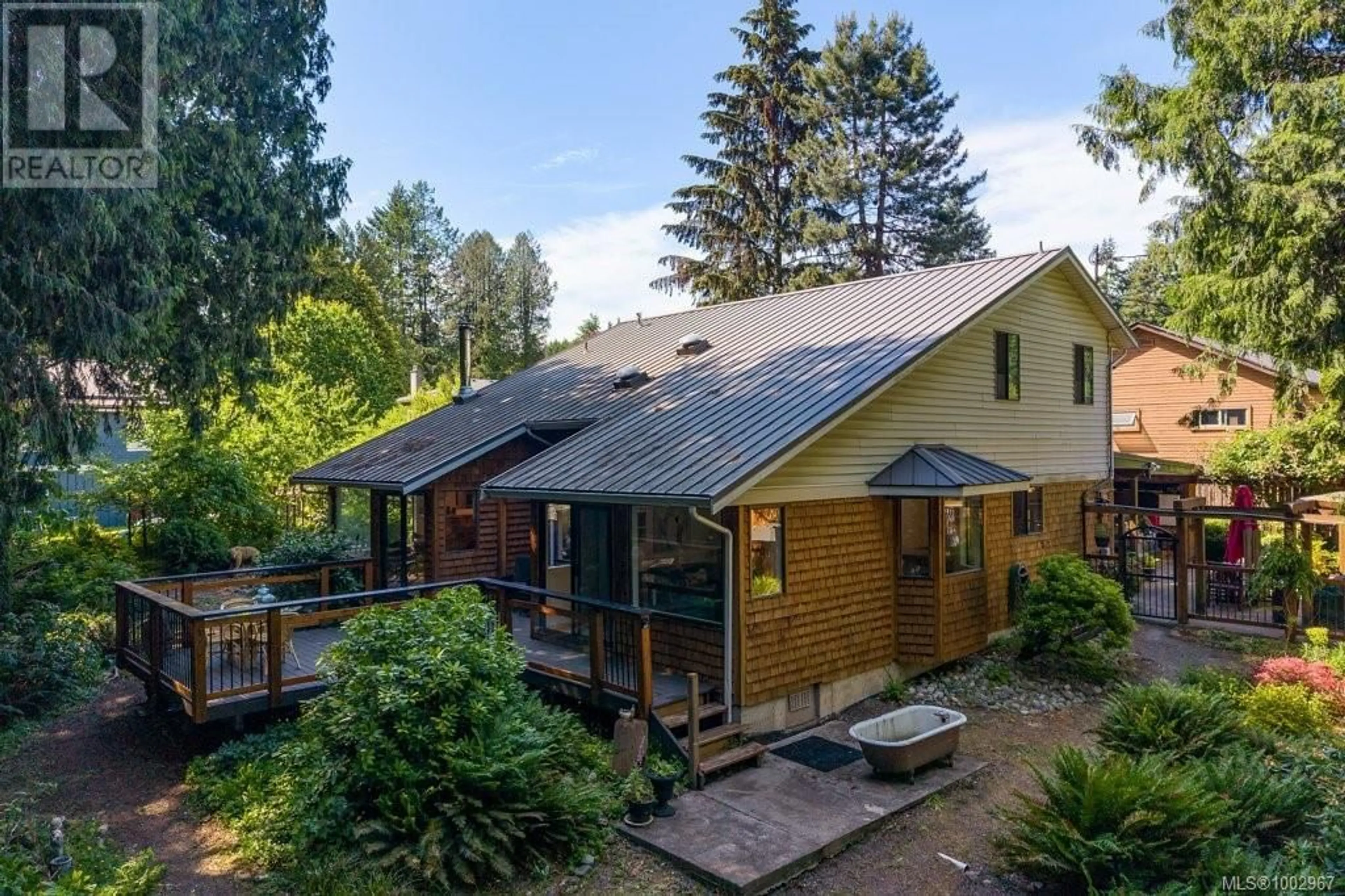 A pic from outside/outdoor area/front of a property/back of a property/a pic from drone, unknown for 3007 CHARLES STREET, Nanaimo British Columbia V9T2Y1