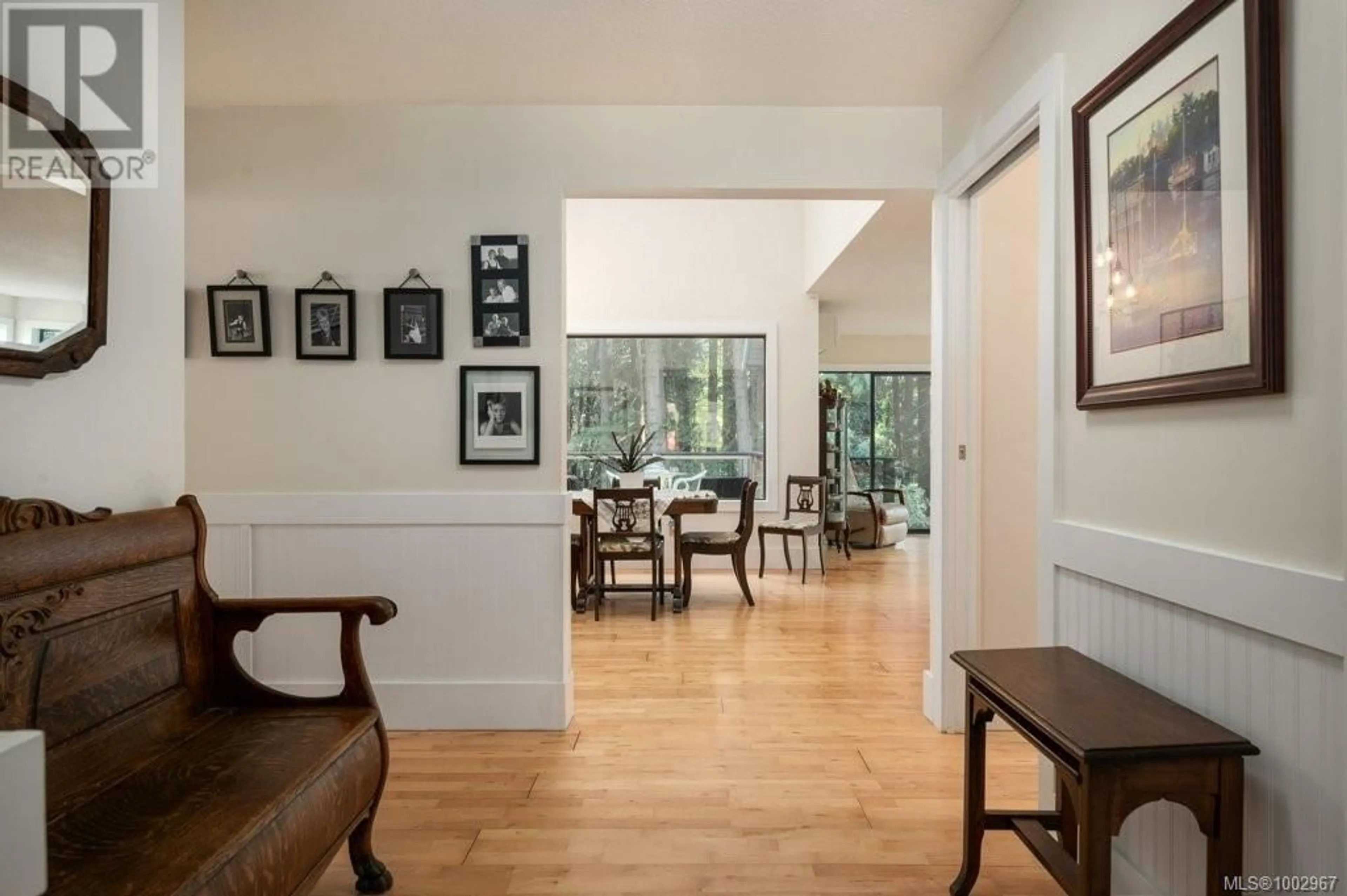 Indoor foyer for 3007 CHARLES STREET, Nanaimo British Columbia V9T2Y1
