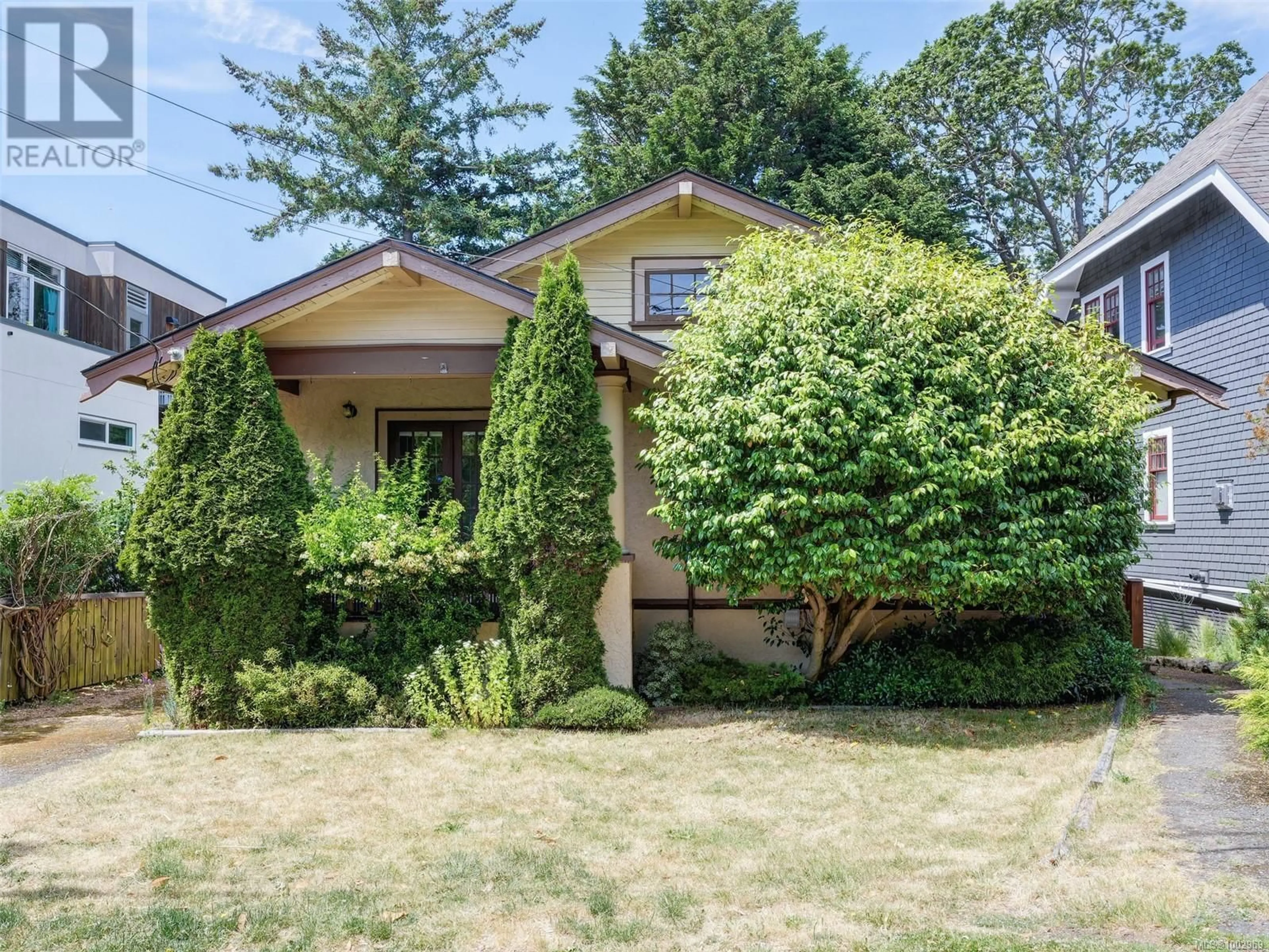 Home with brick exterior material, street for 1530 CLIVE DRIVE, Oak Bay British Columbia V8R5W2