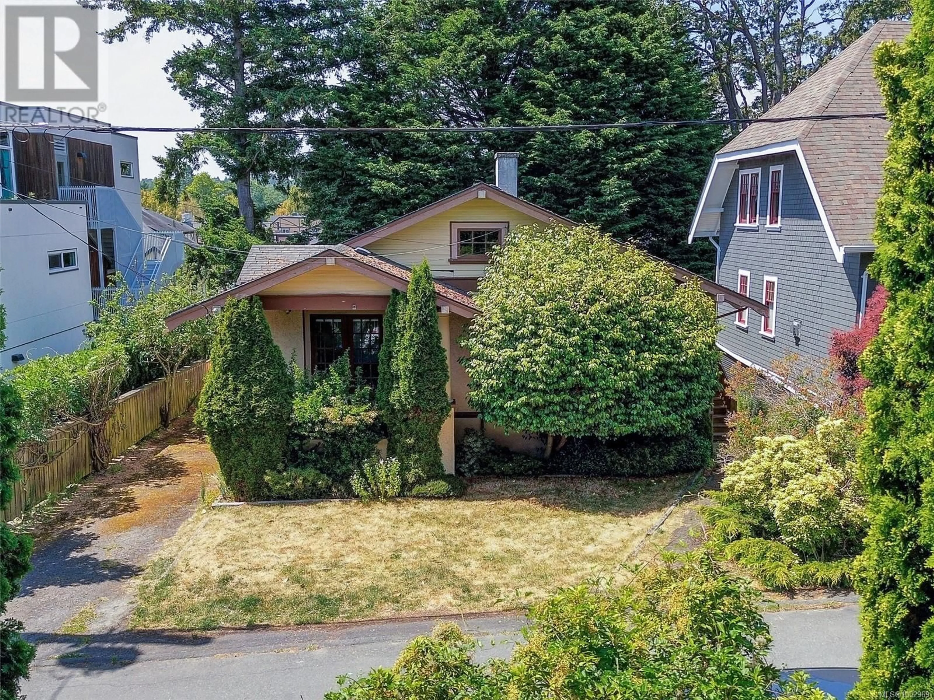A pic from outside/outdoor area/front of a property/back of a property/a pic from drone, street for 1530 CLIVE DRIVE, Oak Bay British Columbia V8R5W2