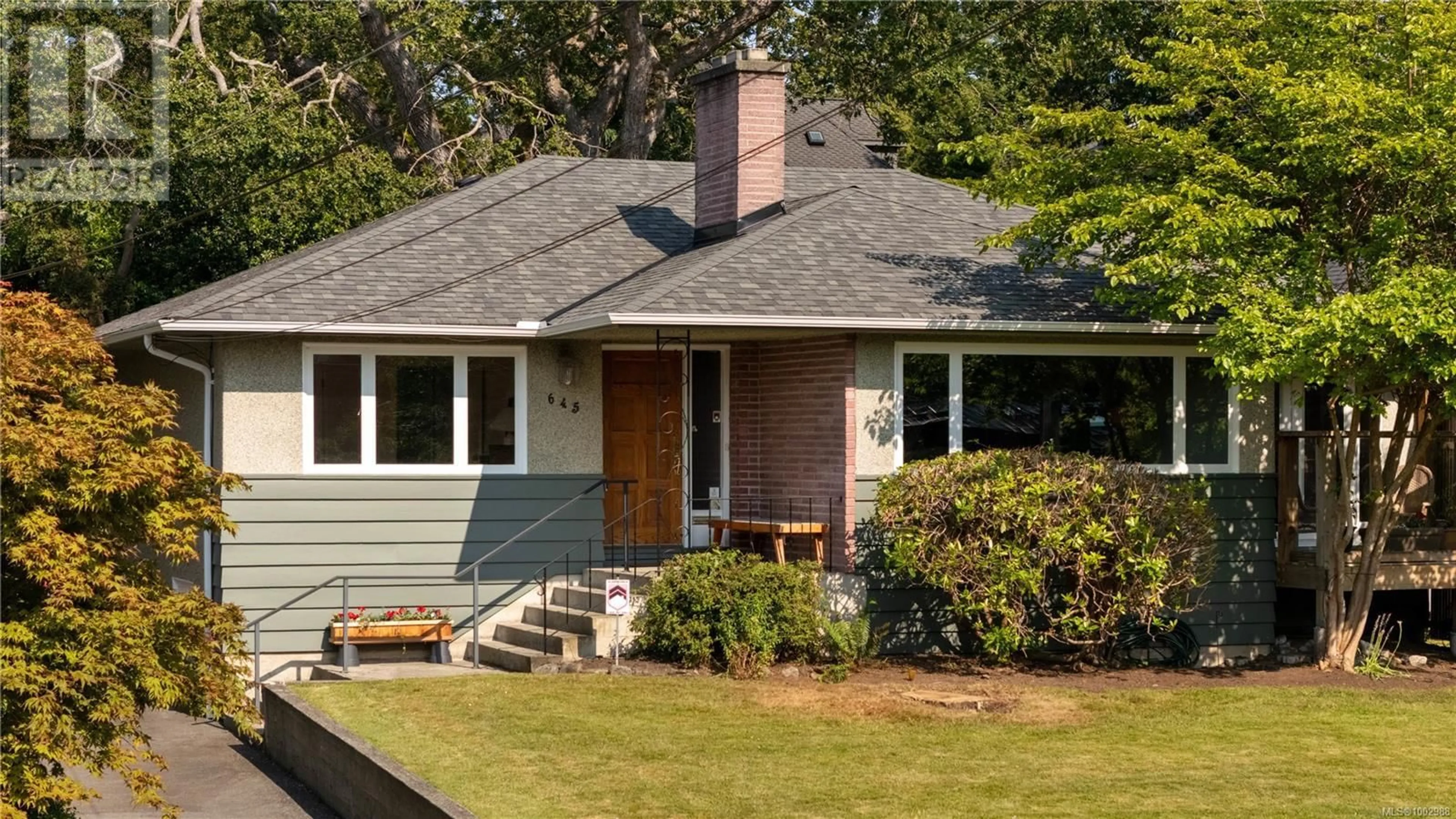 Home with vinyl exterior material, street for 645 TRANSIT ROAD, Oak Bay British Columbia V8S4Z4