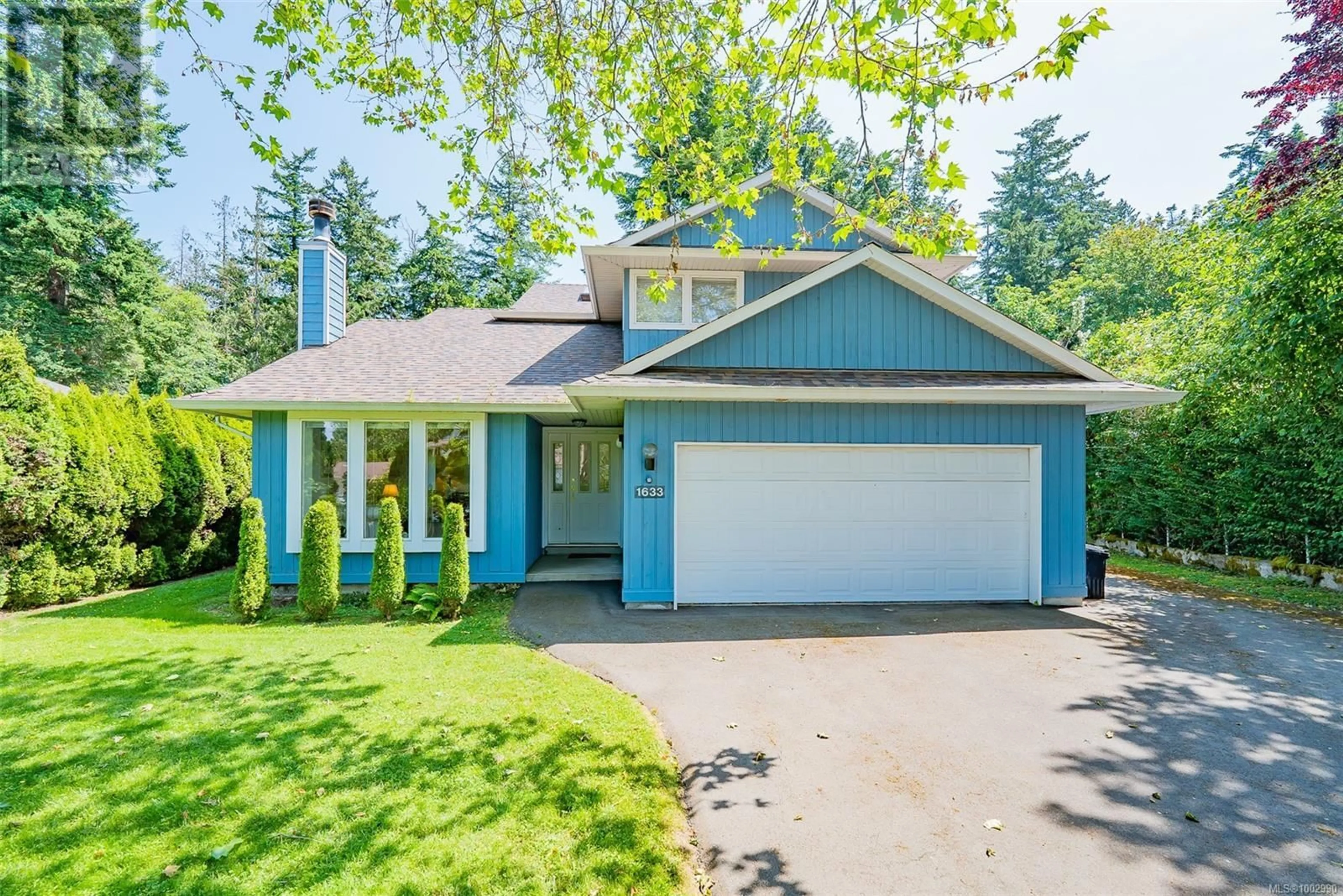 Home with vinyl exterior material, street for 1633 MARINE CIRCLE, French Creek British Columbia V9P1Y7