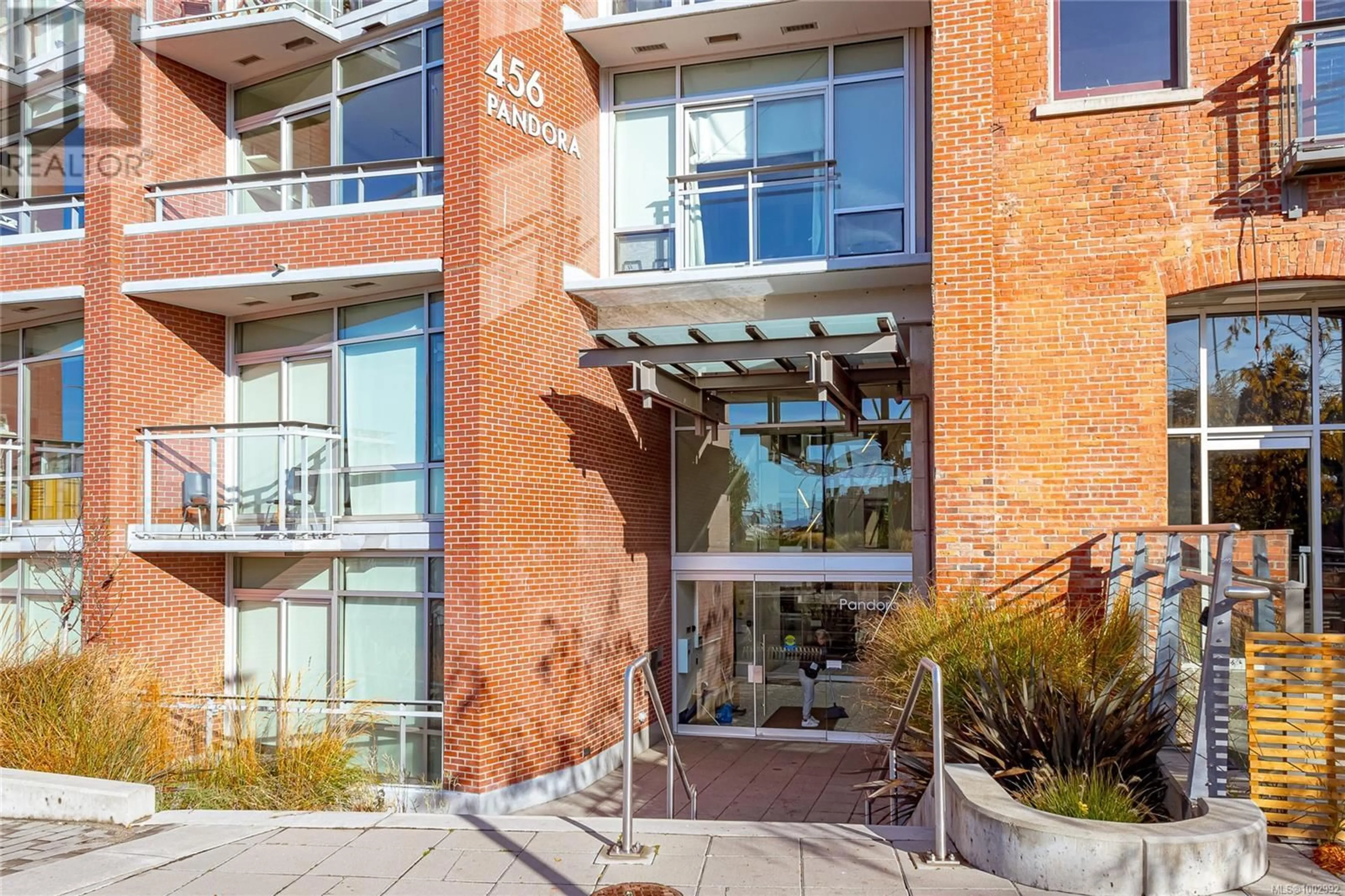 Indoor foyer for 312B - 456 PANDORA AVENUE, Victoria British Columbia V8W0E3