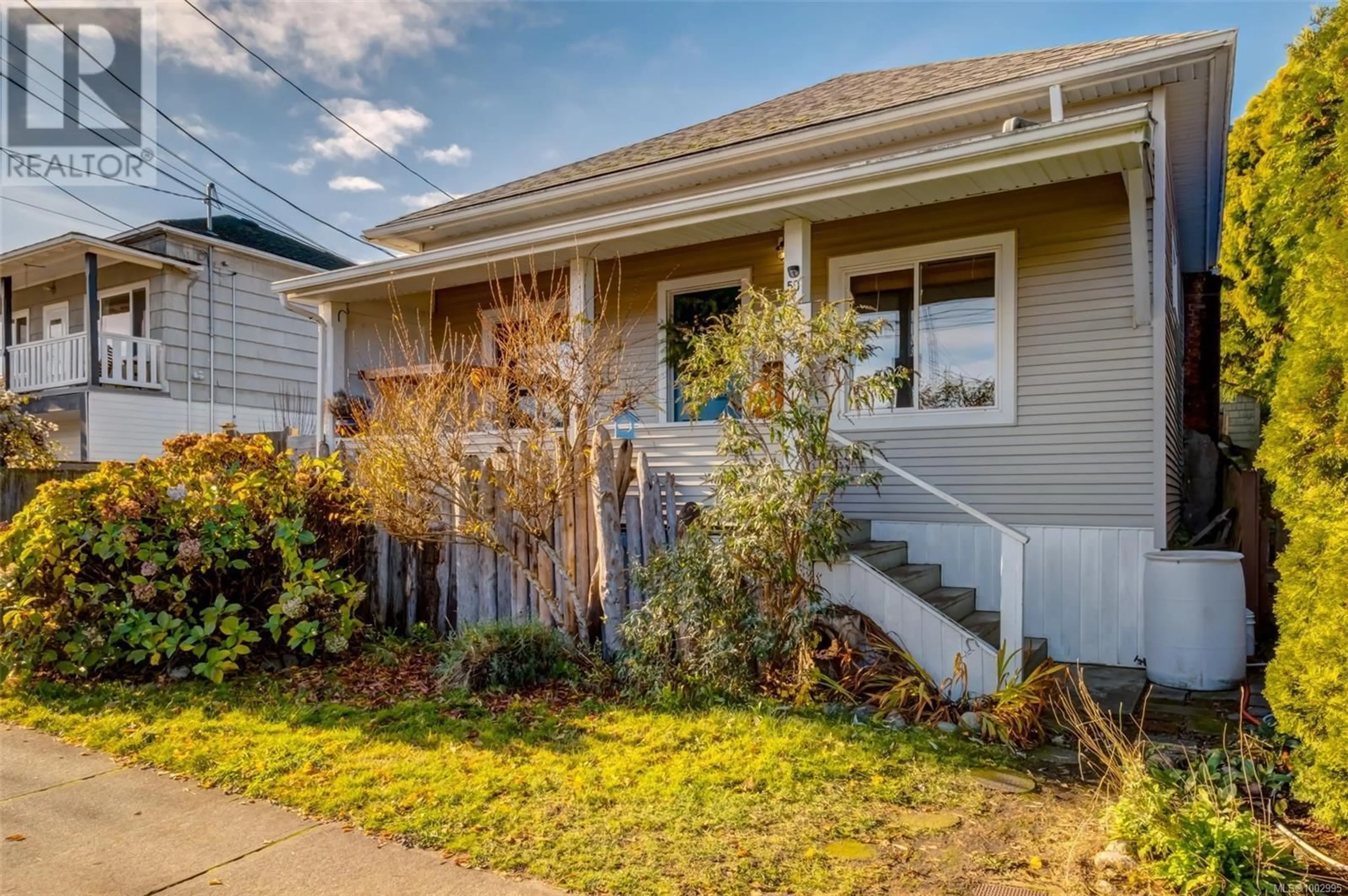 Home with vinyl exterior material, street for 50 IRWIN STREET, Nanaimo British Columbia V9T5P6