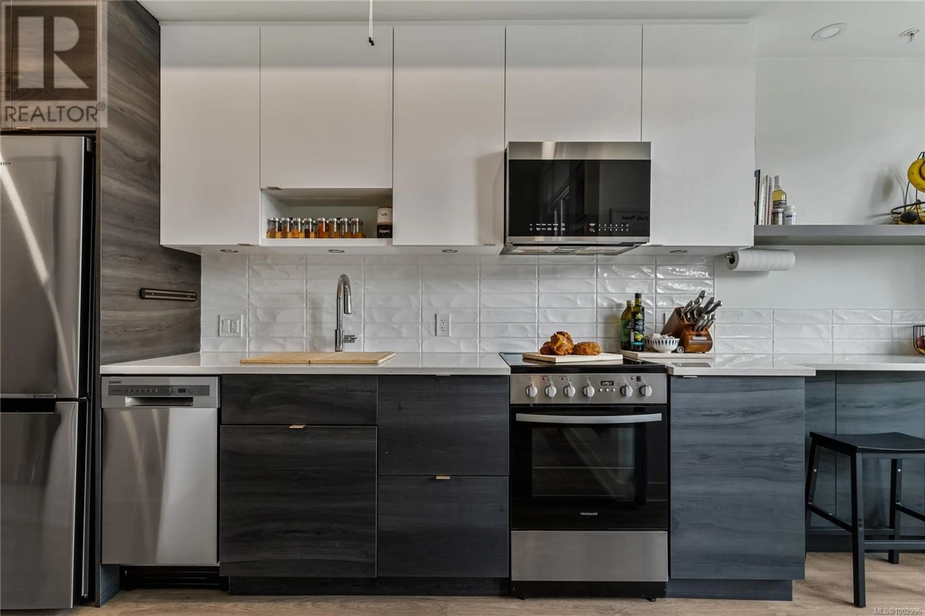 Contemporary kitchen, unknown for 702 - 1628 STORE STREET, Victoria British Columbia V8W0H1