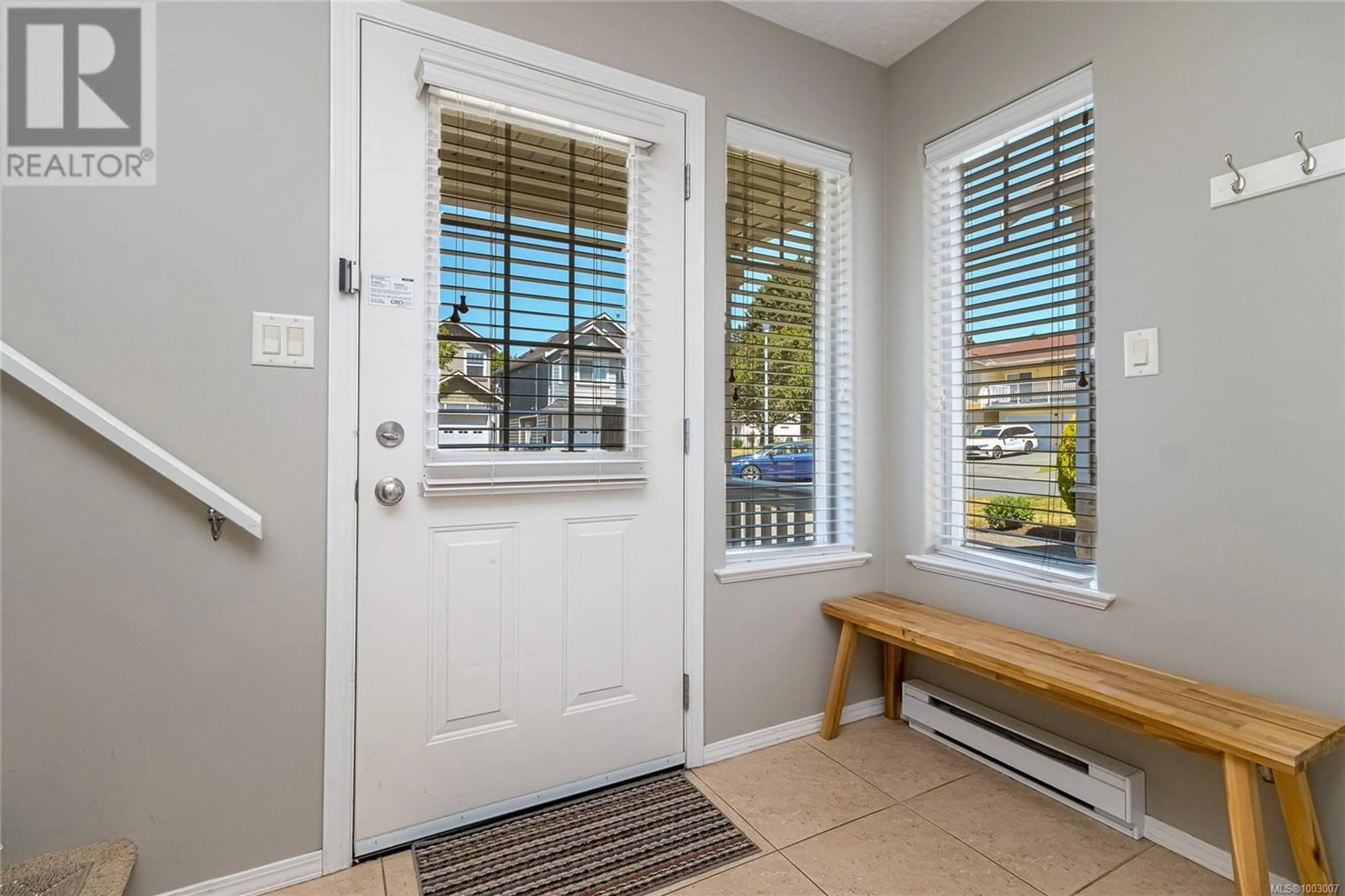 Indoor entryway for 4049 WILLOWBROOK PLACE, Saanich British Columbia V8Z7W9