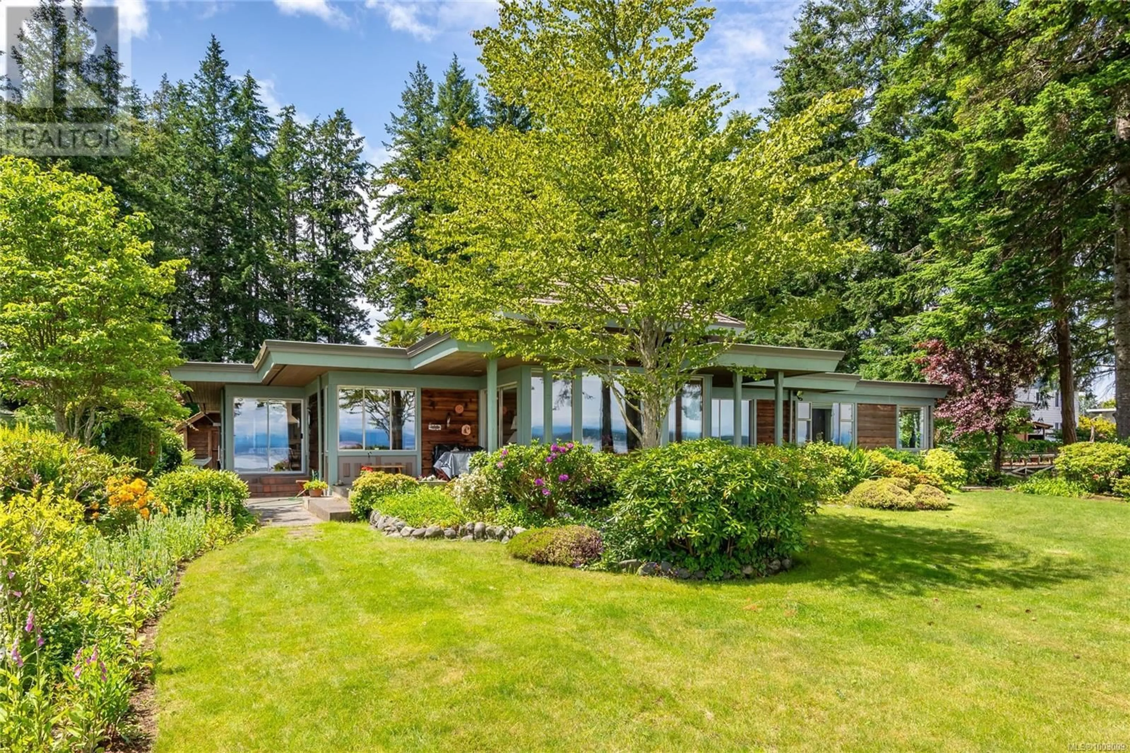 A pic from outside/outdoor area/front of a property/back of a property/a pic from drone, water/lake/river/ocean view for 3675 OCEAN GROVE ROAD, Campbell River British Columbia V9W1E7