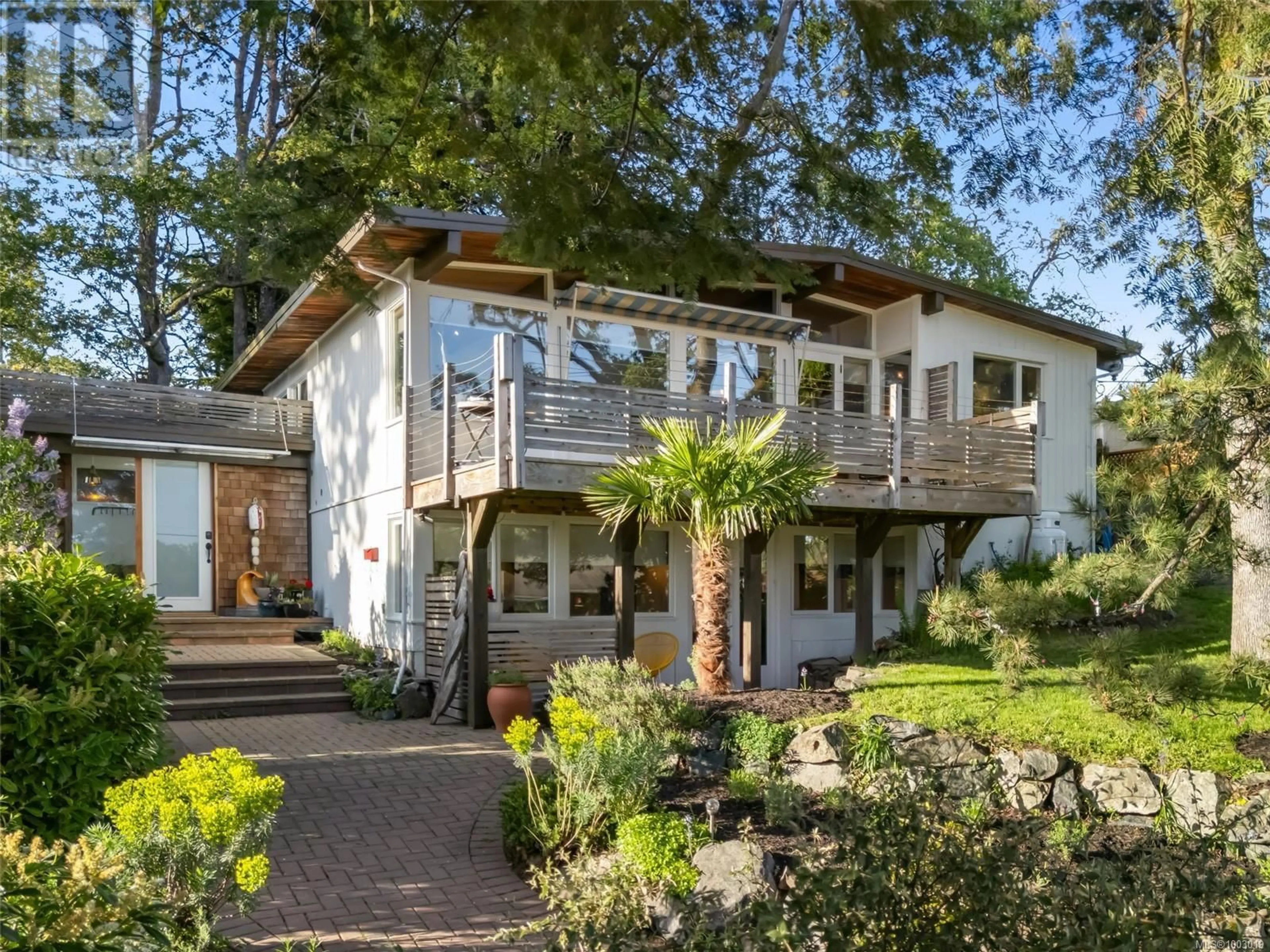 Home with brick exterior material, street for 996 GREENRIDGE CRESCENT, Saanich British Columbia V8X3B9