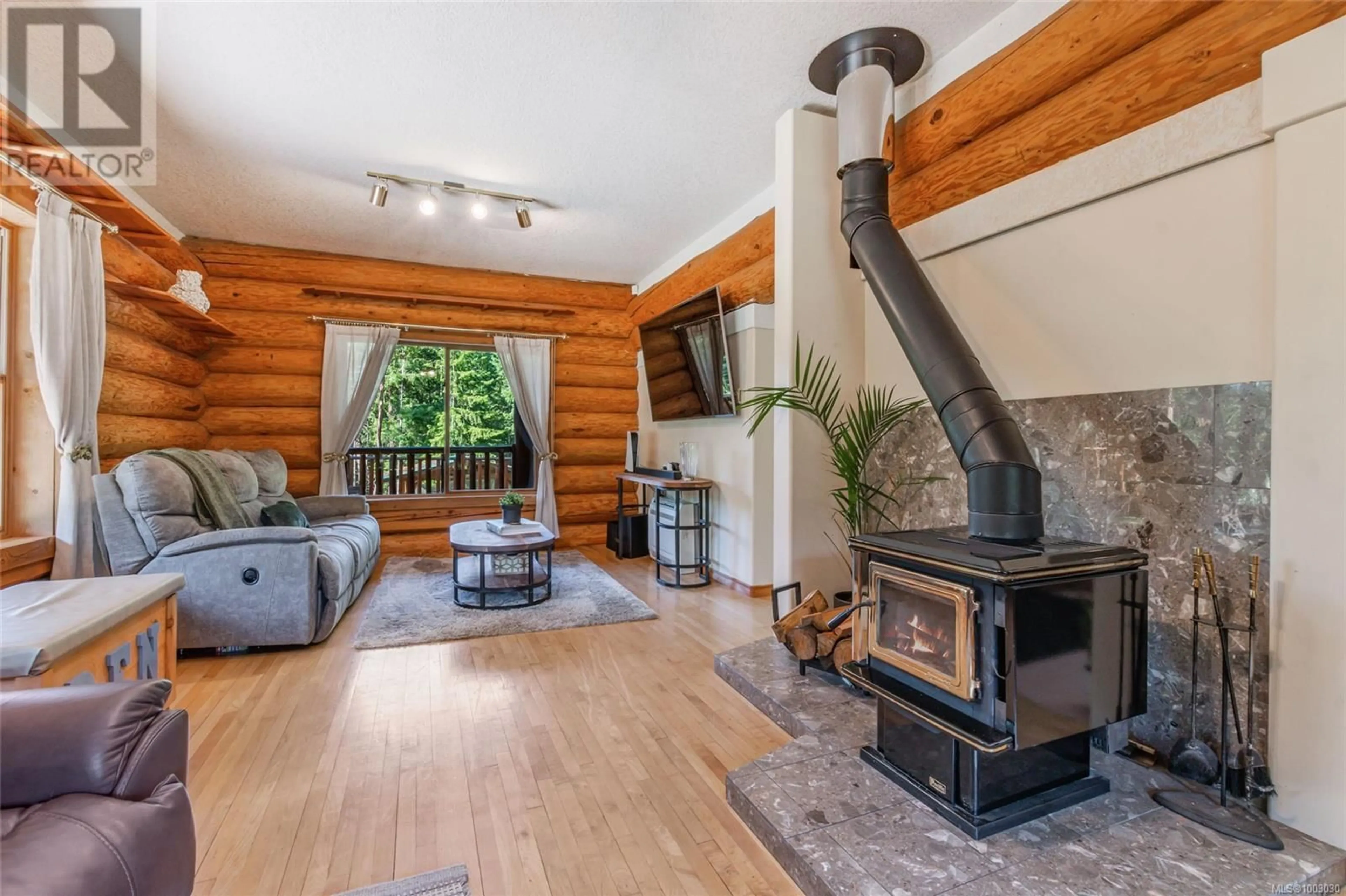 Living room with furniture, wood/laminate floor for 3769 PANORAMA CRESCENT, Chemainus British Columbia V0R1K4