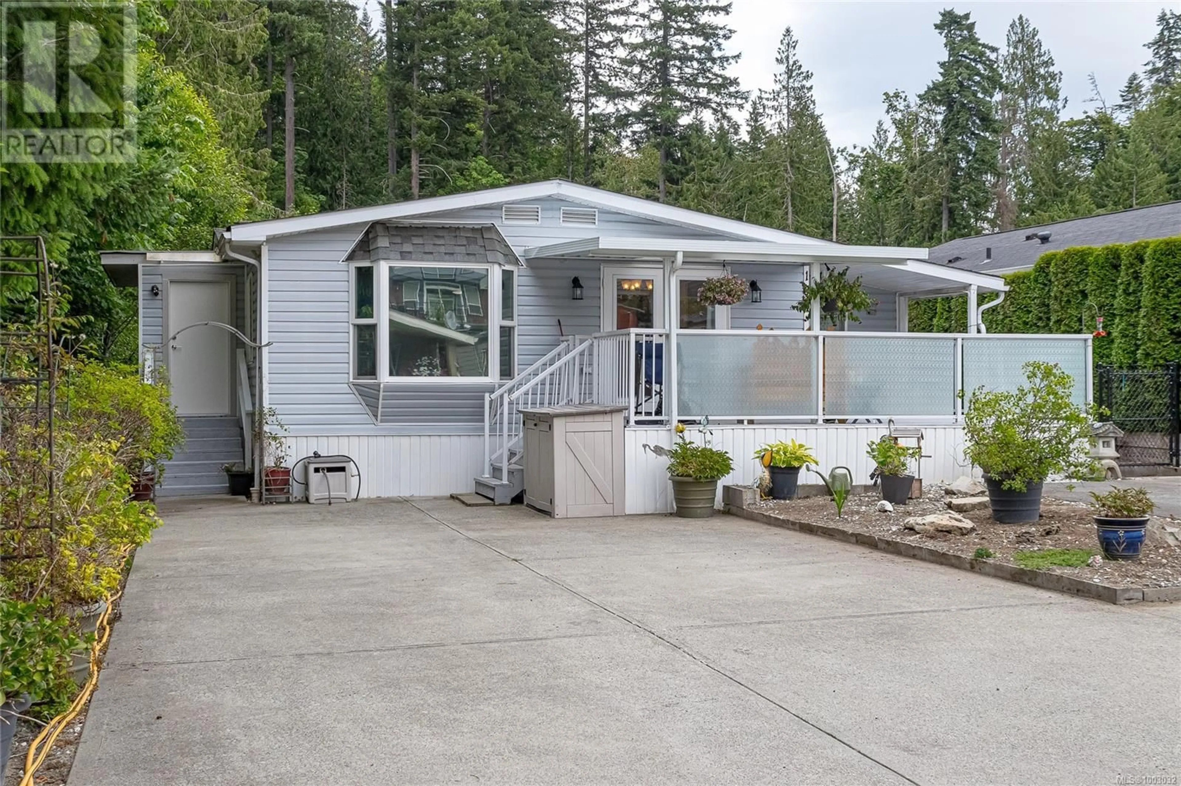 Home with vinyl exterior material, street for 10 - 525 JIM CRAM DRIVE, Ladysmith British Columbia V9G0A5