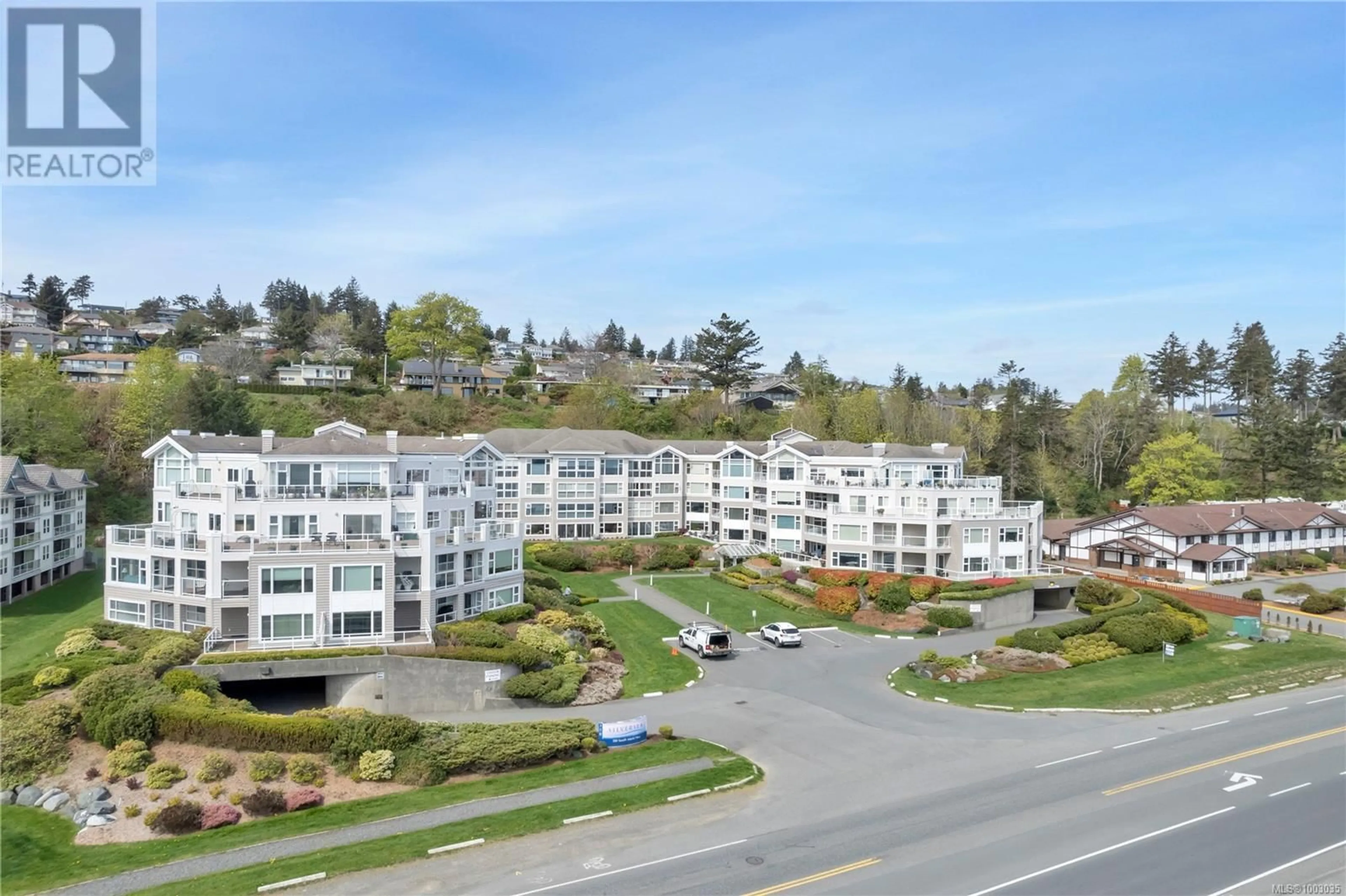 A pic from outside/outdoor area/front of a property/back of a property/a pic from drone, mountain view for 319 - 350 ISLAND HIGHWAY SOUTH, Campbell River British Columbia V9W1A5