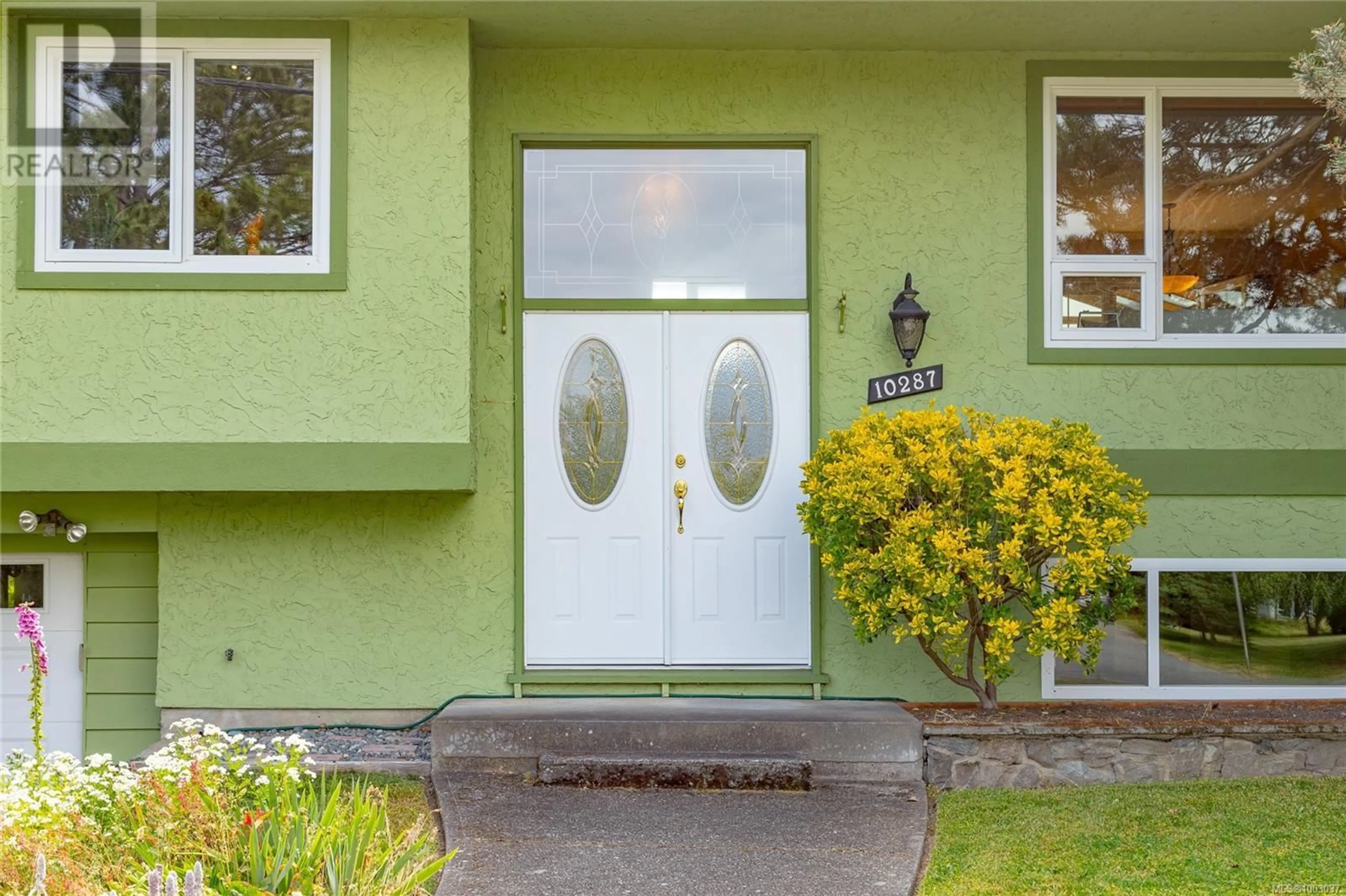 Indoor entryway for 10287 BOWERBANK ROAD, Sidney British Columbia V8L3L2