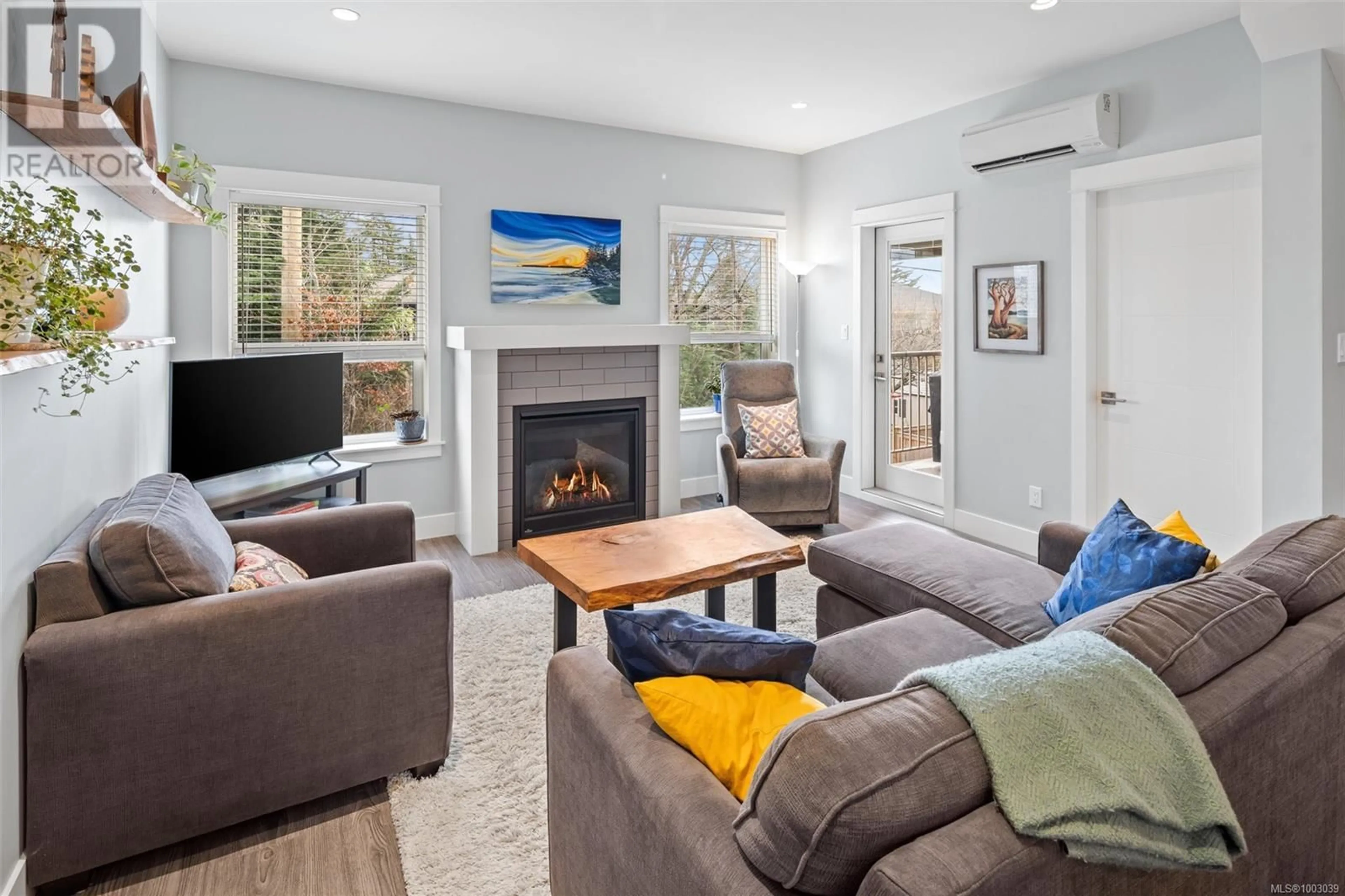 Living room with furniture, unknown for 4 - 2923 SHELBOURNE STREET, Victoria British Columbia V8R4M7
