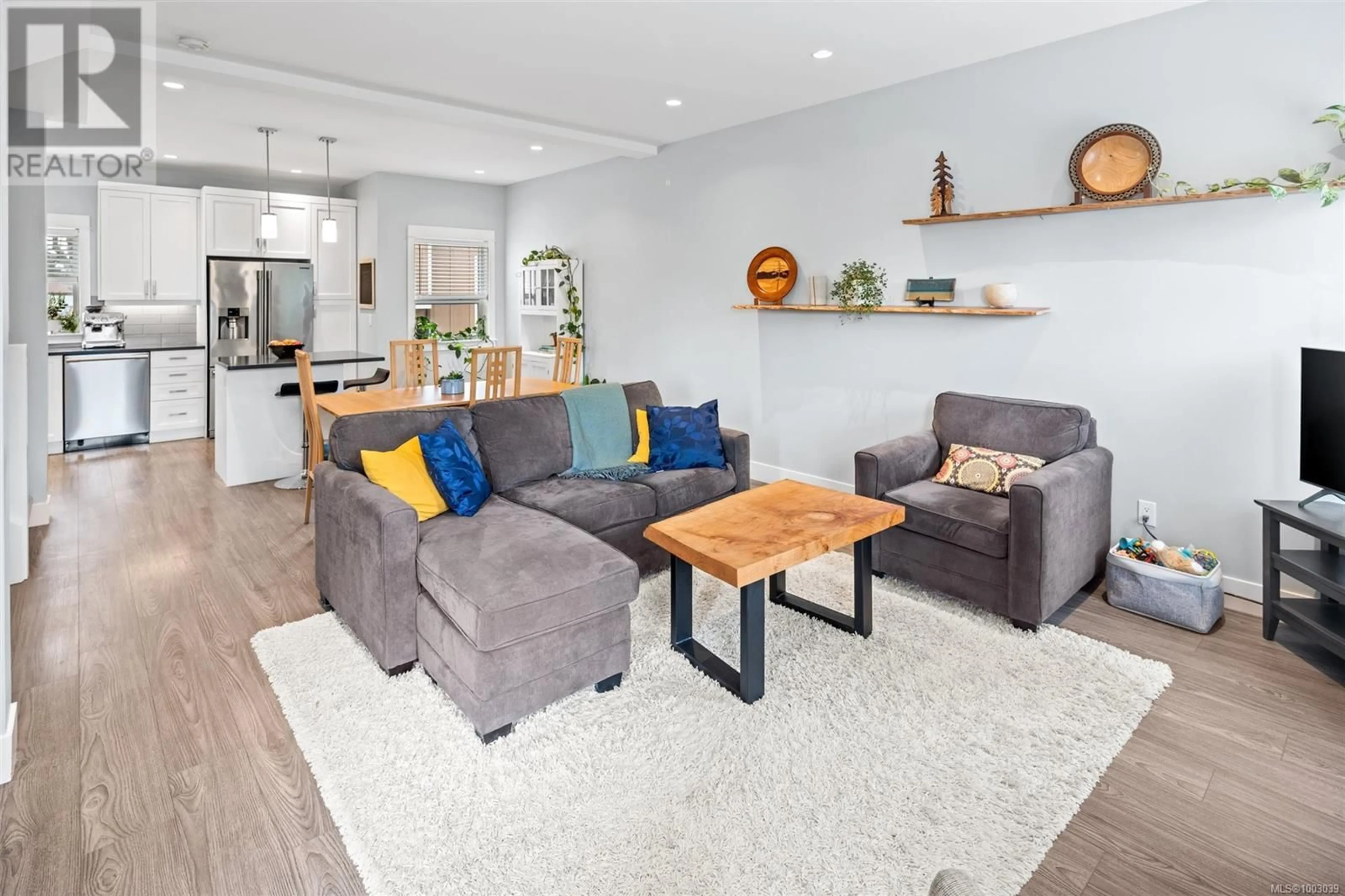 Living room with furniture, unknown for 4 - 2923 SHELBOURNE STREET, Victoria British Columbia V8R4M7