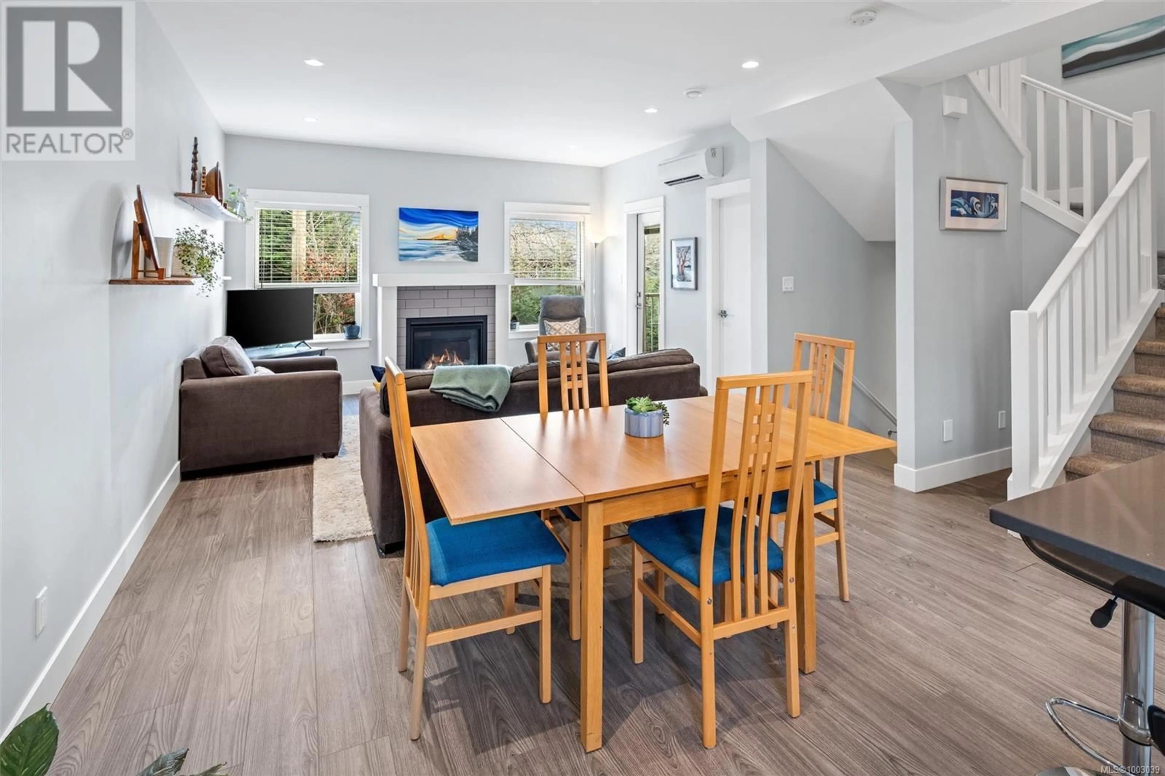 Open concept kitchen, wood/laminate floor for 4 - 2923 SHELBOURNE STREET, Victoria British Columbia V8R4M7