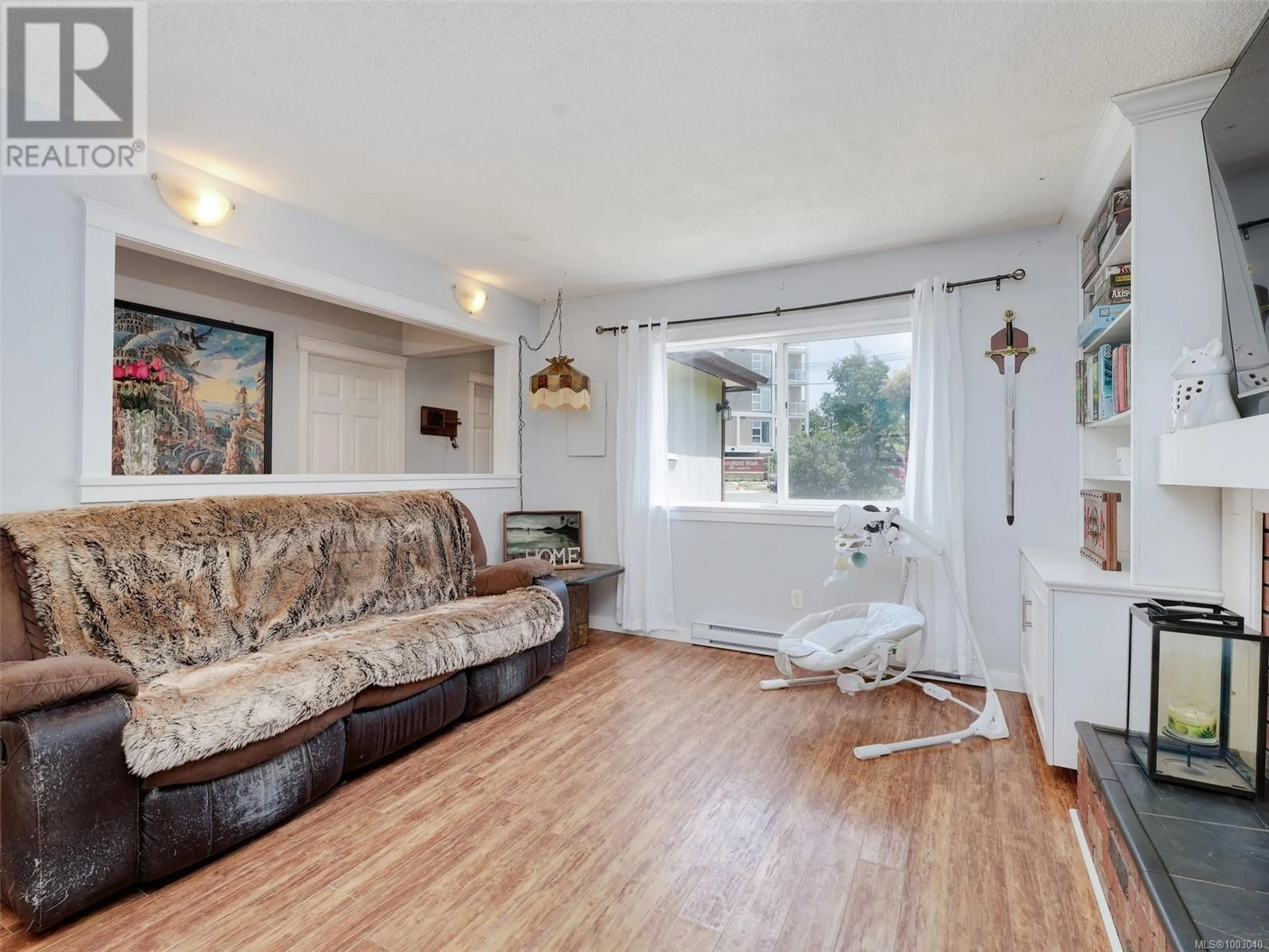 Living room with furniture, wood/laminate floor for 2670 CLAUDE ROAD, Langford British Columbia V9B3T6