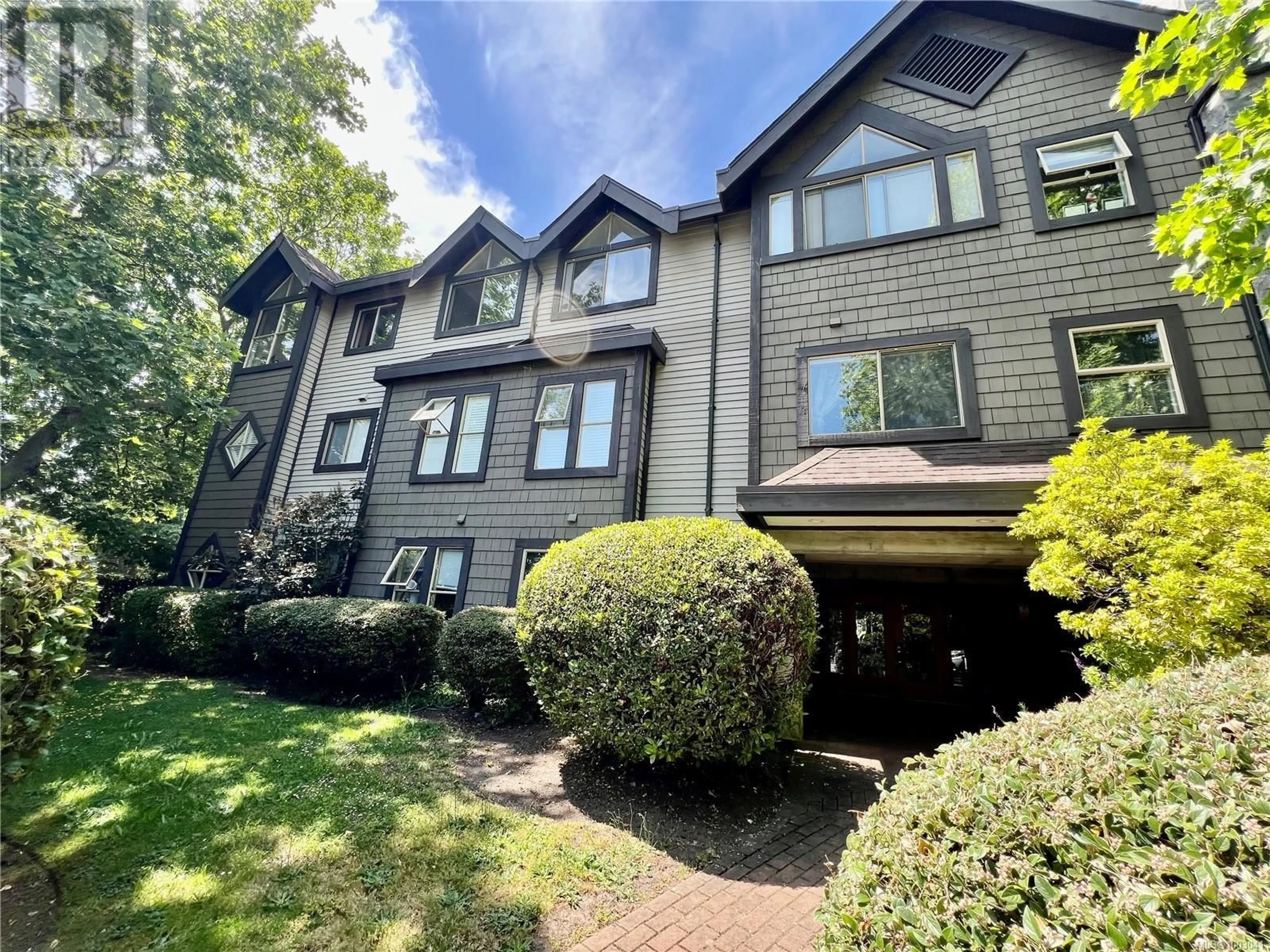 Unknown for 303 - 108 GORGE ROAD WEST, Saanich British Columbia V9A1M2