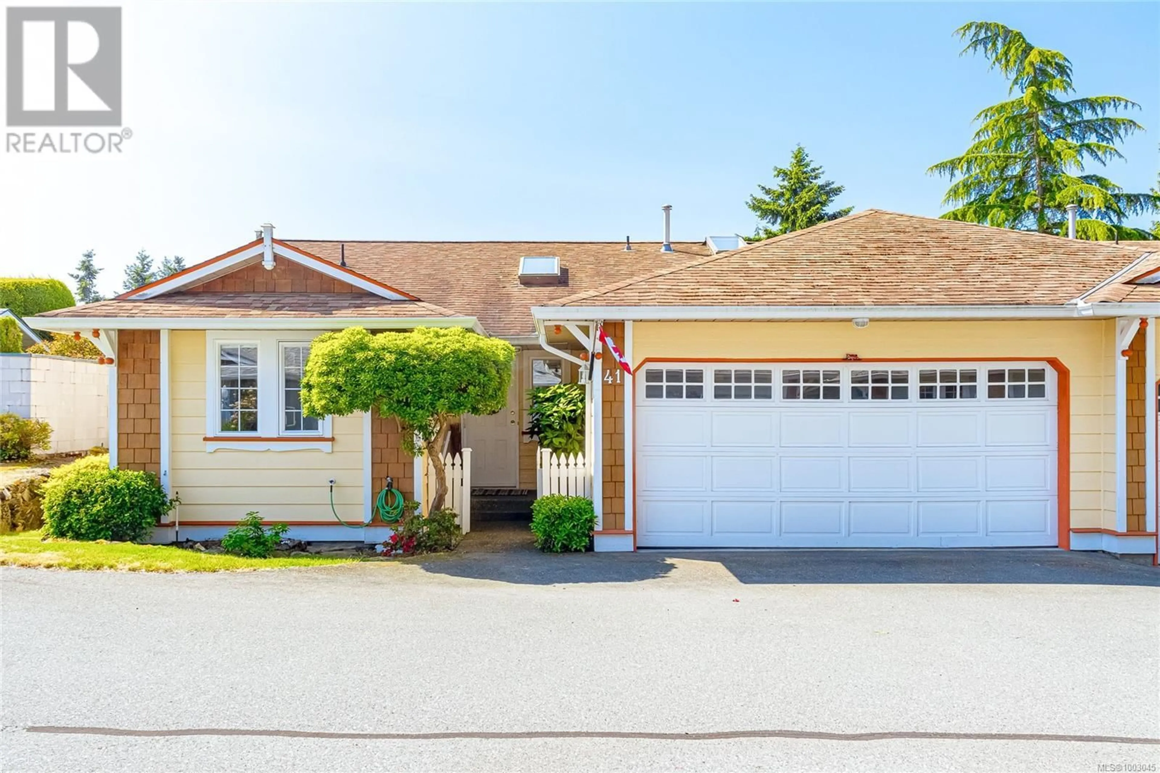 Home with vinyl exterior material, street for 41 - 9933 CHEMAINUS ROAD, Chemainus British Columbia V0R1K0