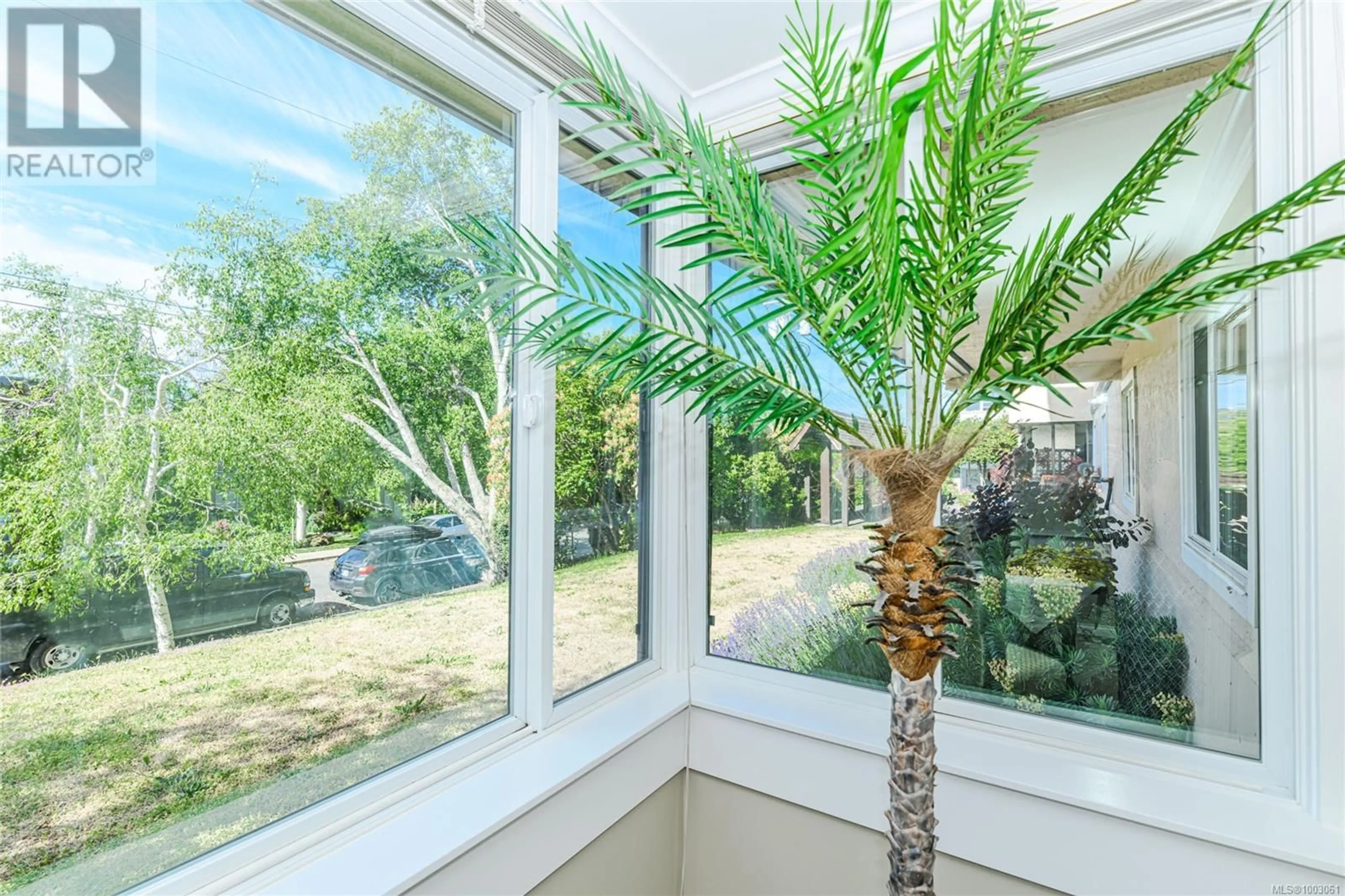 Unknown for 107 - 1012 PAKINGTON STREET, Victoria British Columbia V8V3A1