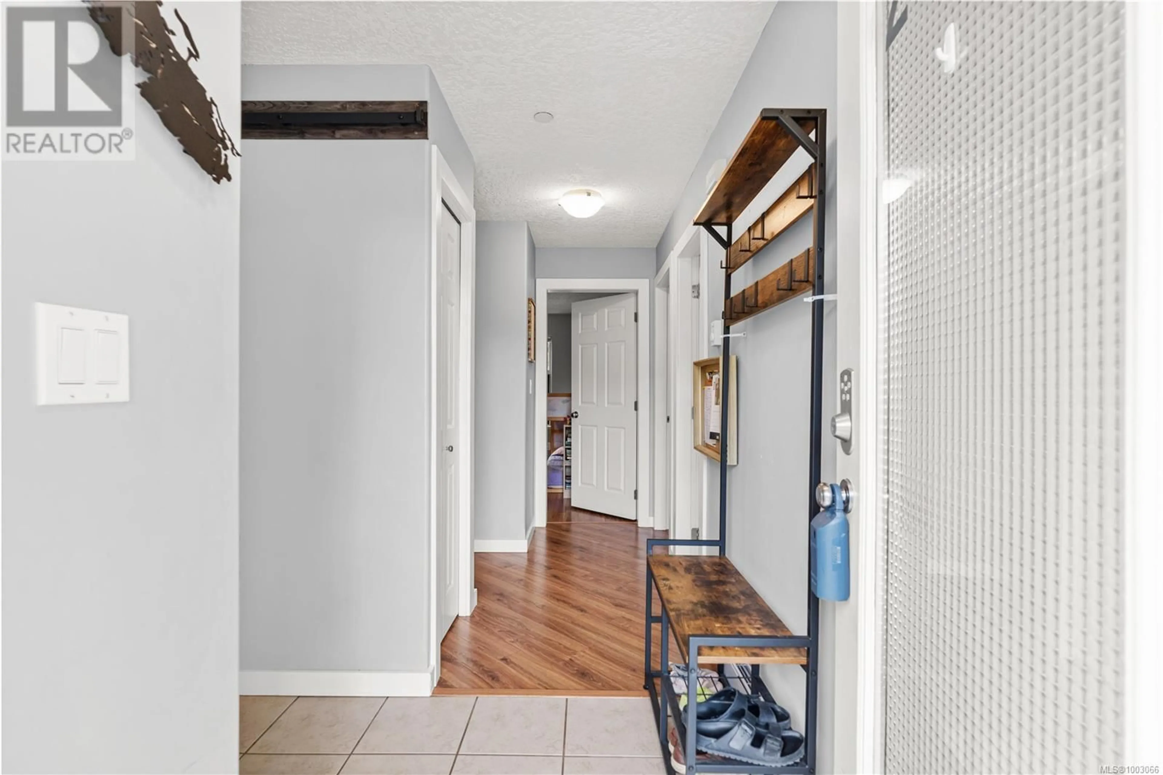Indoor entryway for 201 - 908 BROCK AVENUE, Langford British Columbia V9B2X5