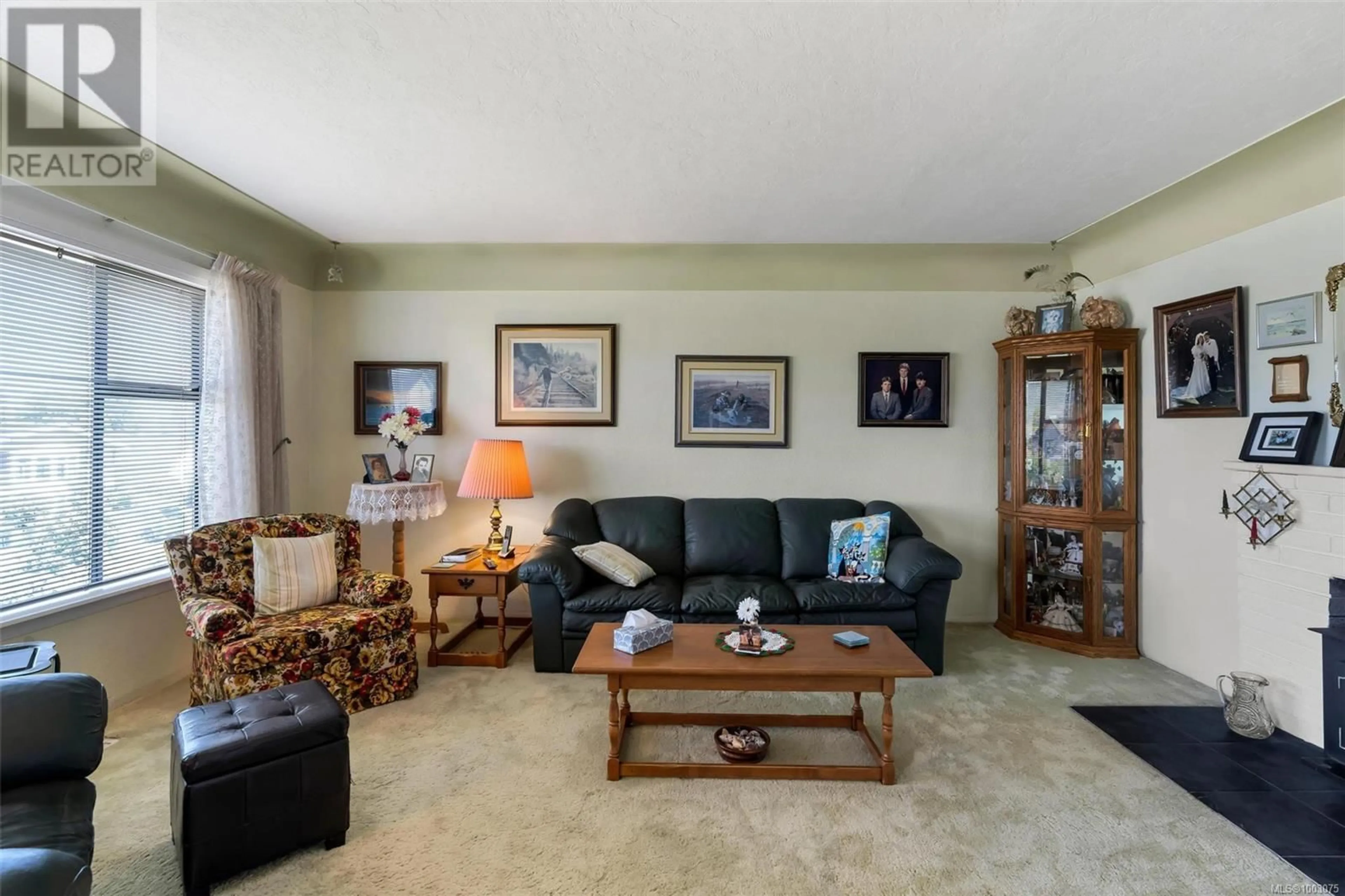 Living room with furniture, unknown for 3245 ALBION ROAD, Saanich British Columbia V8Z3T5