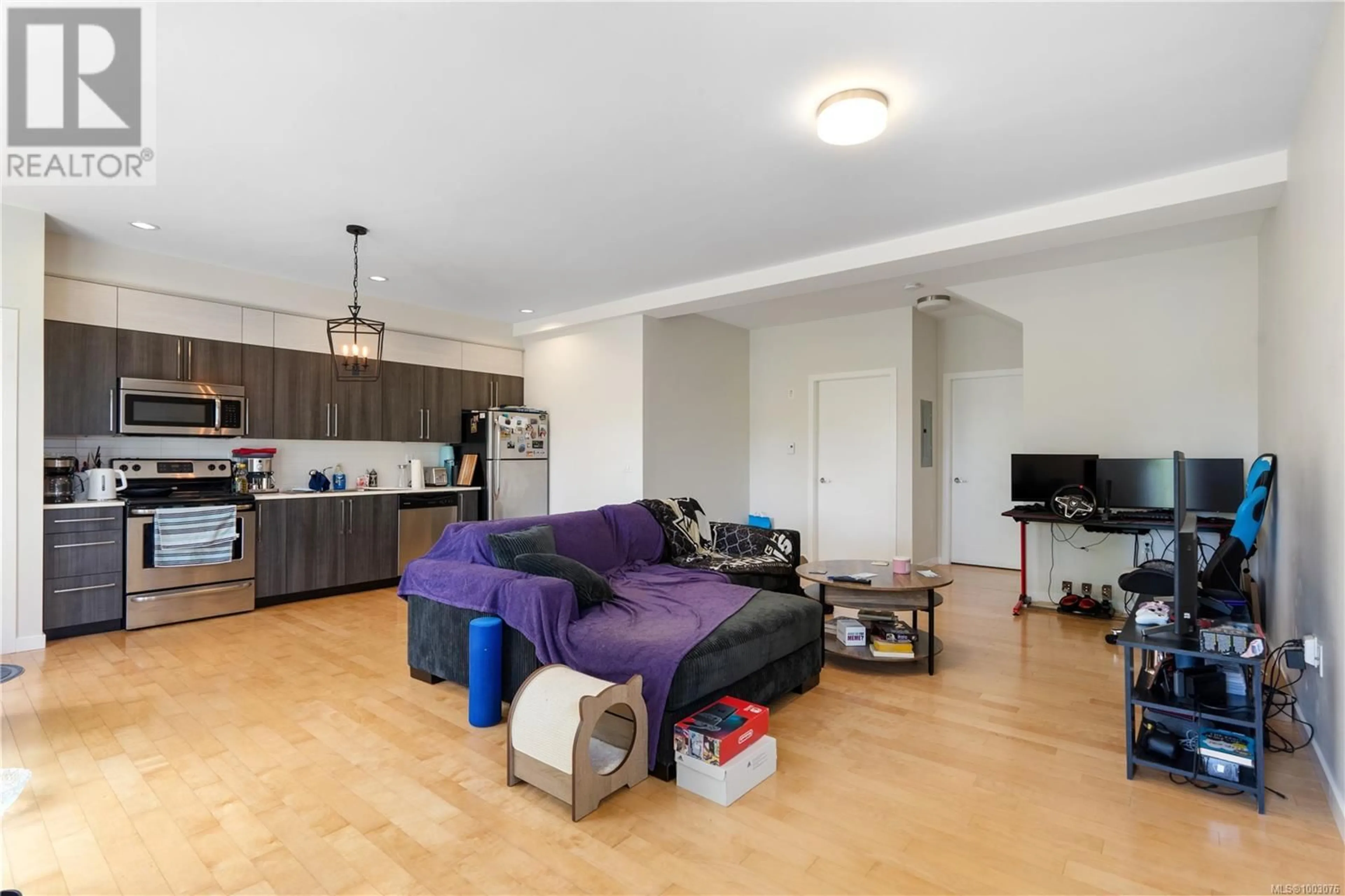 Living room with furniture, unknown for 104 - 4050 DOUGLAS STREET, Saanich British Columbia V8X0A5