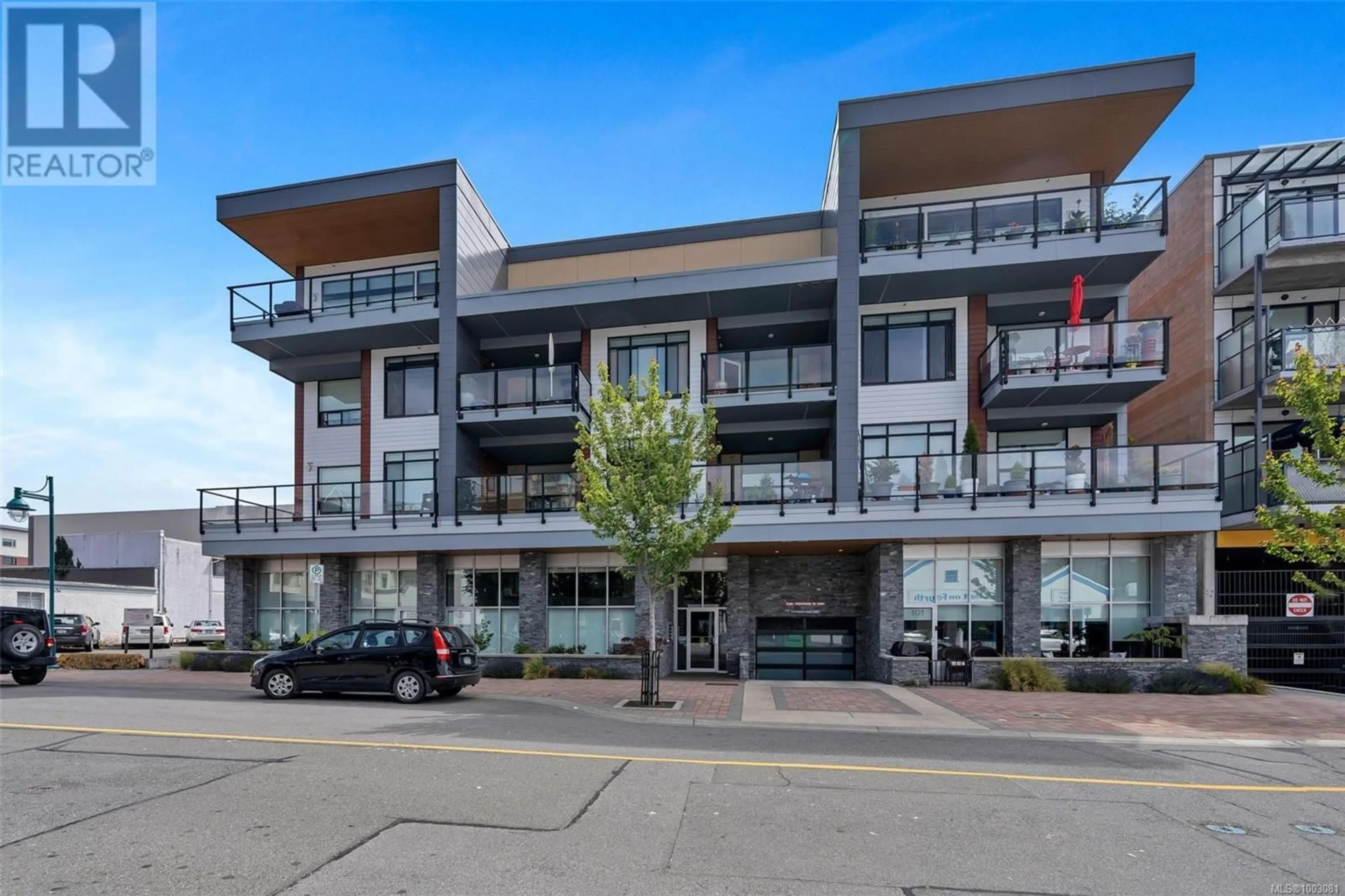 Patio, building for 302 - 9775 FOURTH STREET, Sidney British Columbia V8L2Z8