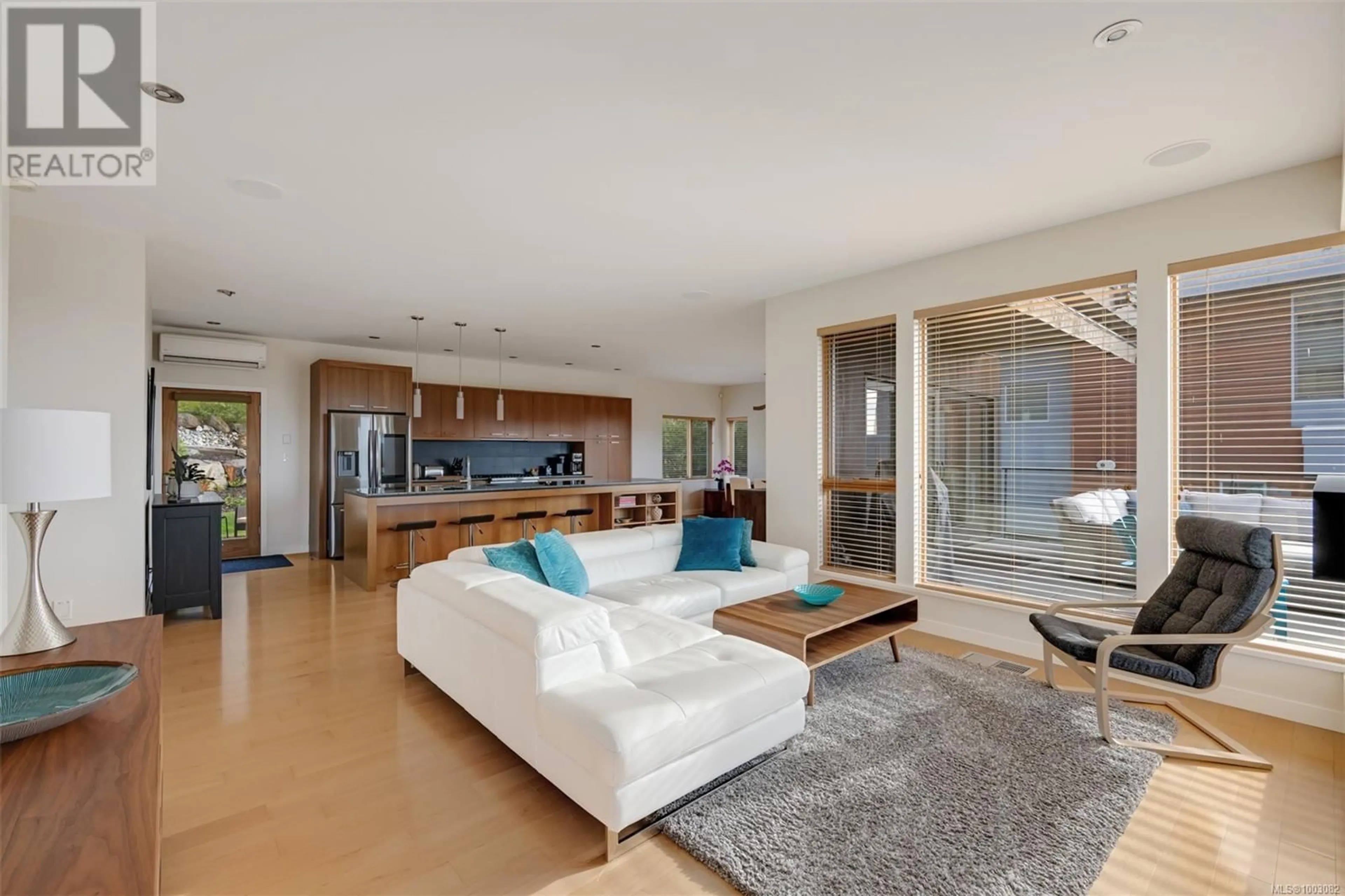 Living room with furniture, unknown for 4035 RAINBOW STREET, Saanich British Columbia V8X2A8