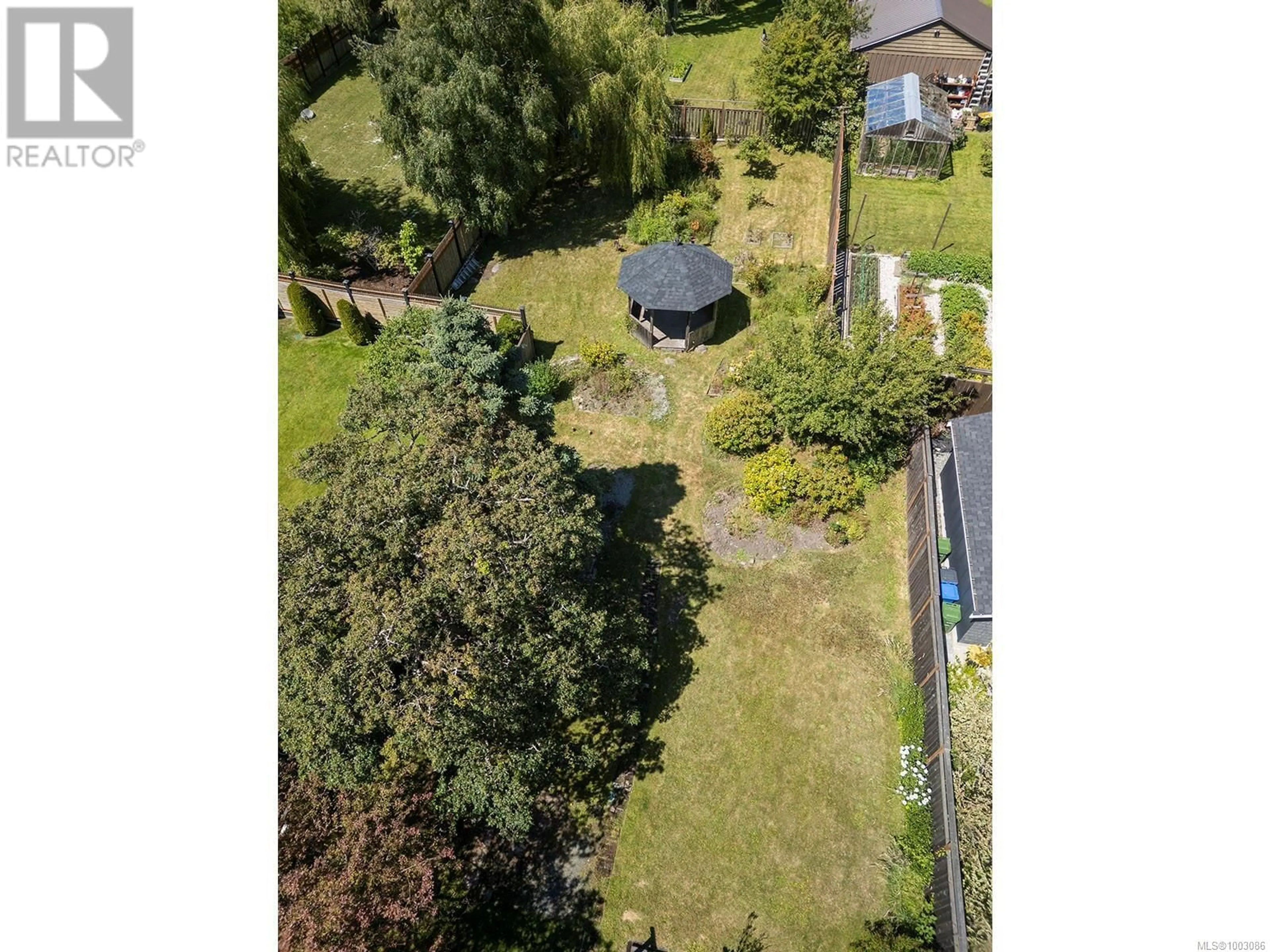 A pic from outside/outdoor area/front of a property/back of a property/a pic from drone, unknown for 630 OLIVER STREET, Oak Bay British Columbia V8S4W3