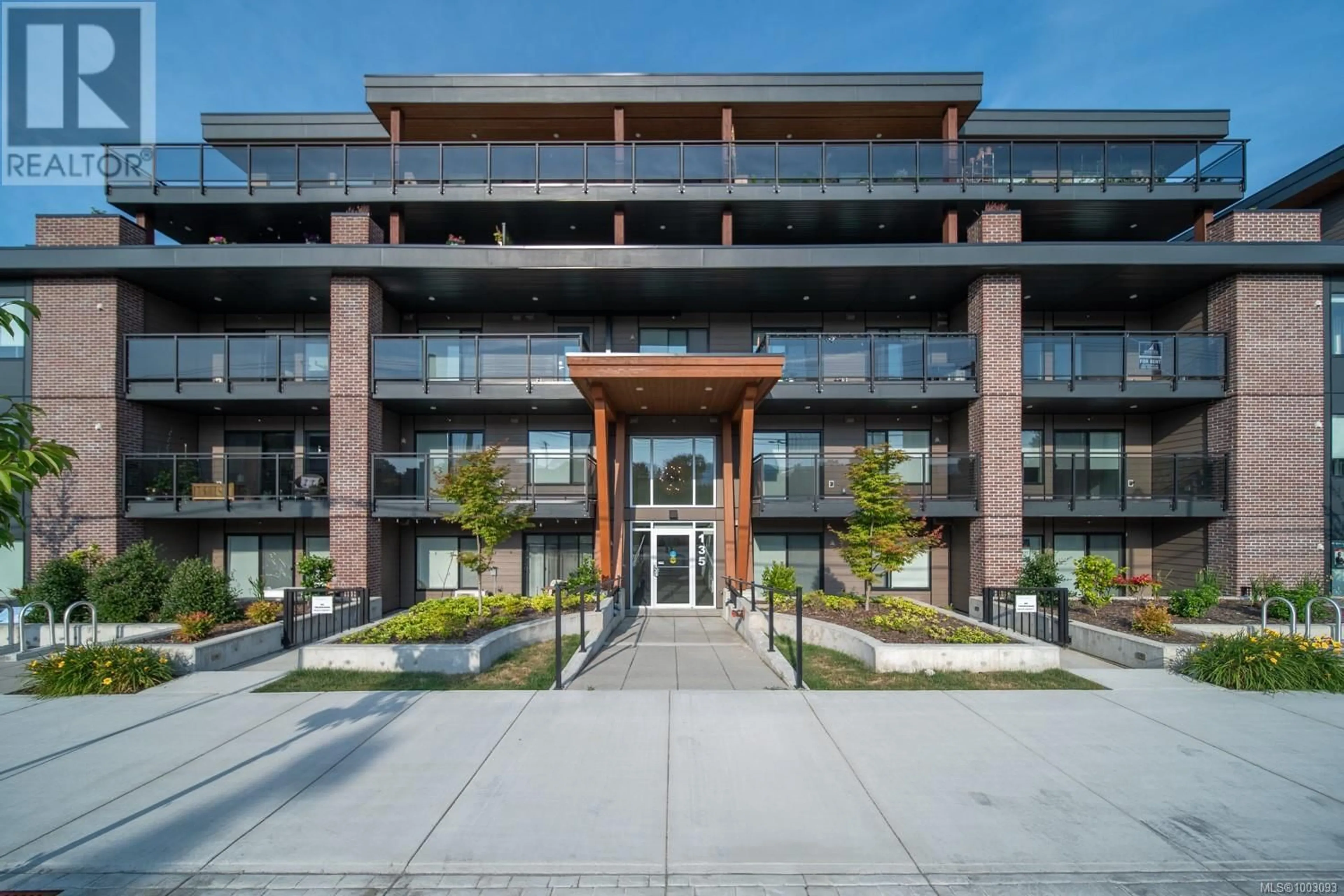 Indoor foyer for 404 - 135 HALIBURTON STREET, Nanaimo British Columbia V9R4V9